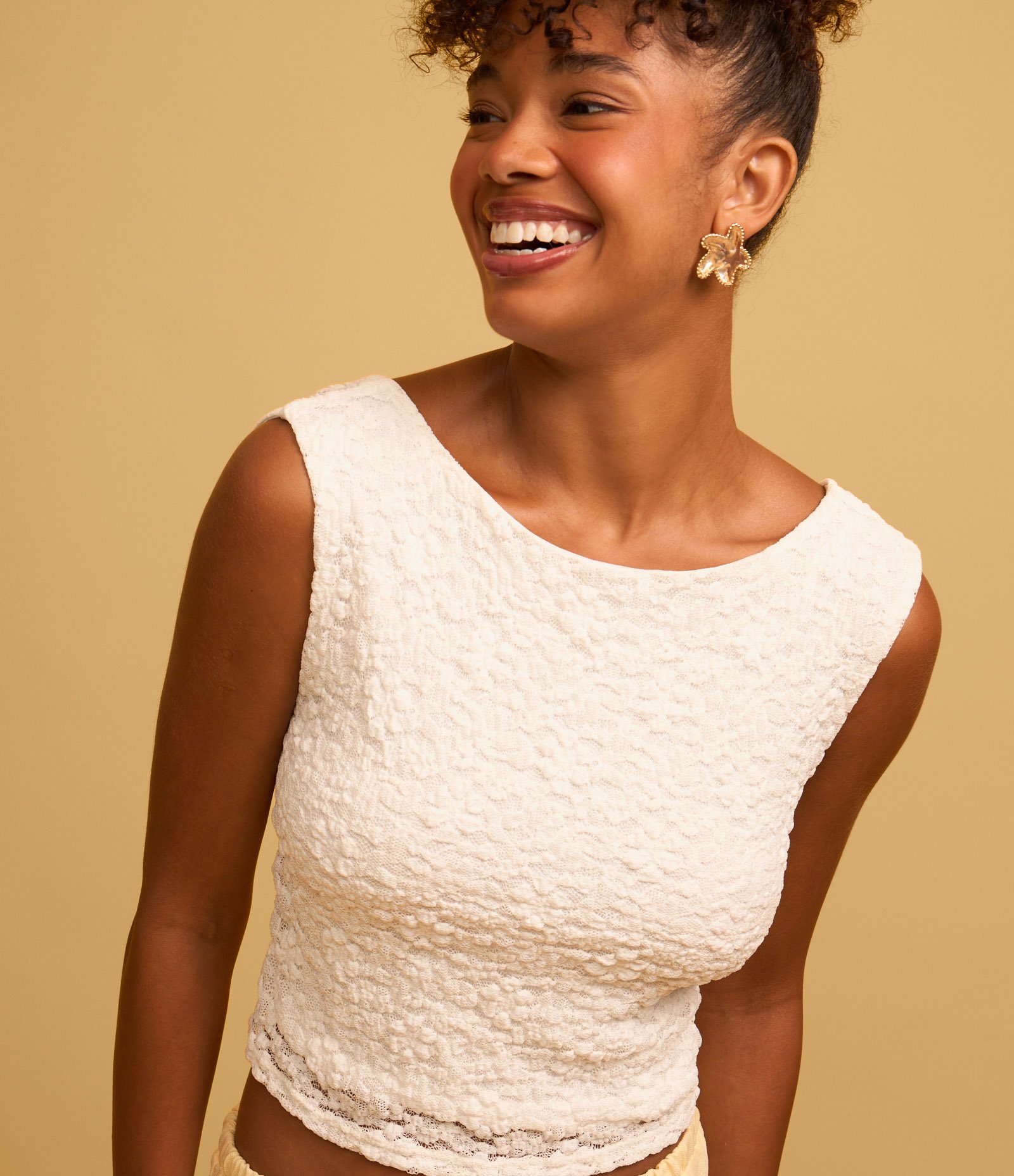 Blusa Cropped em Renda com Decote Canoa Branco 3