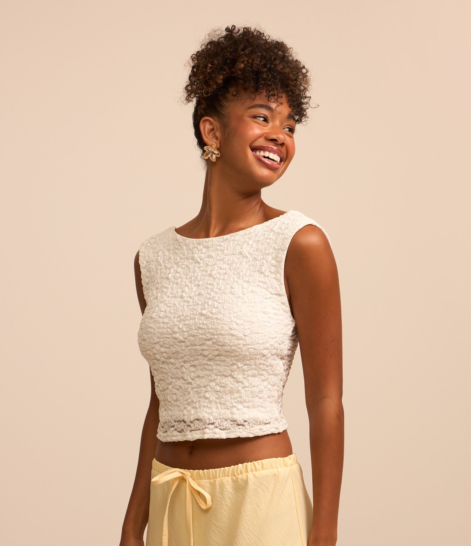 Blusa Cropped em Renda com Decote Canoa Branco 5