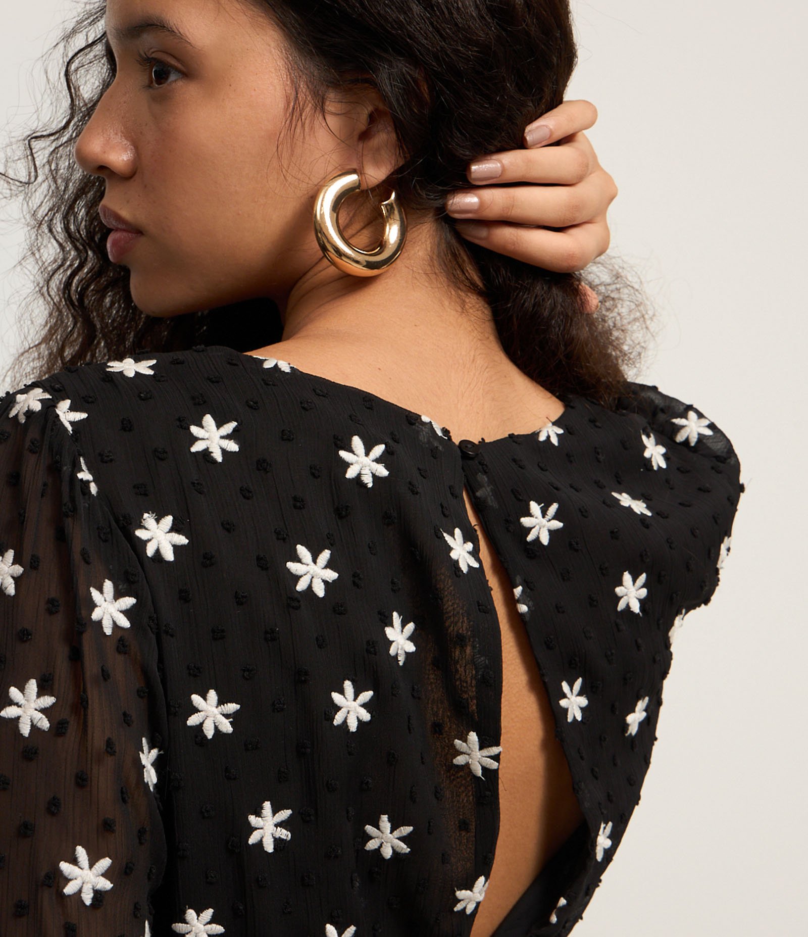 Vestido Evasê Longo em Chiffon com Bordado de Florzinhas Preto 4