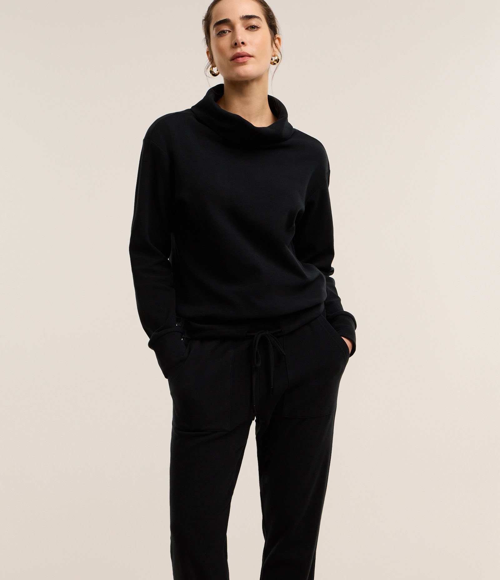 Calça Jogger Cintura Alta em Moletinho com Amarração Preto 2