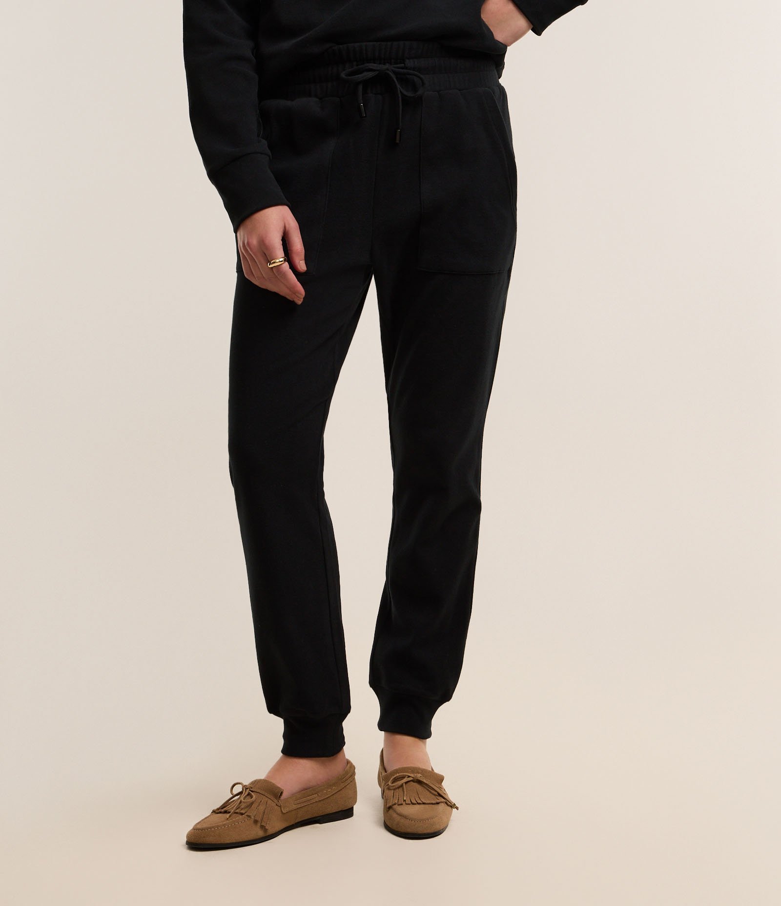 Calça Jogger Cintura Alta em Moletinho com Amarração Preto 3