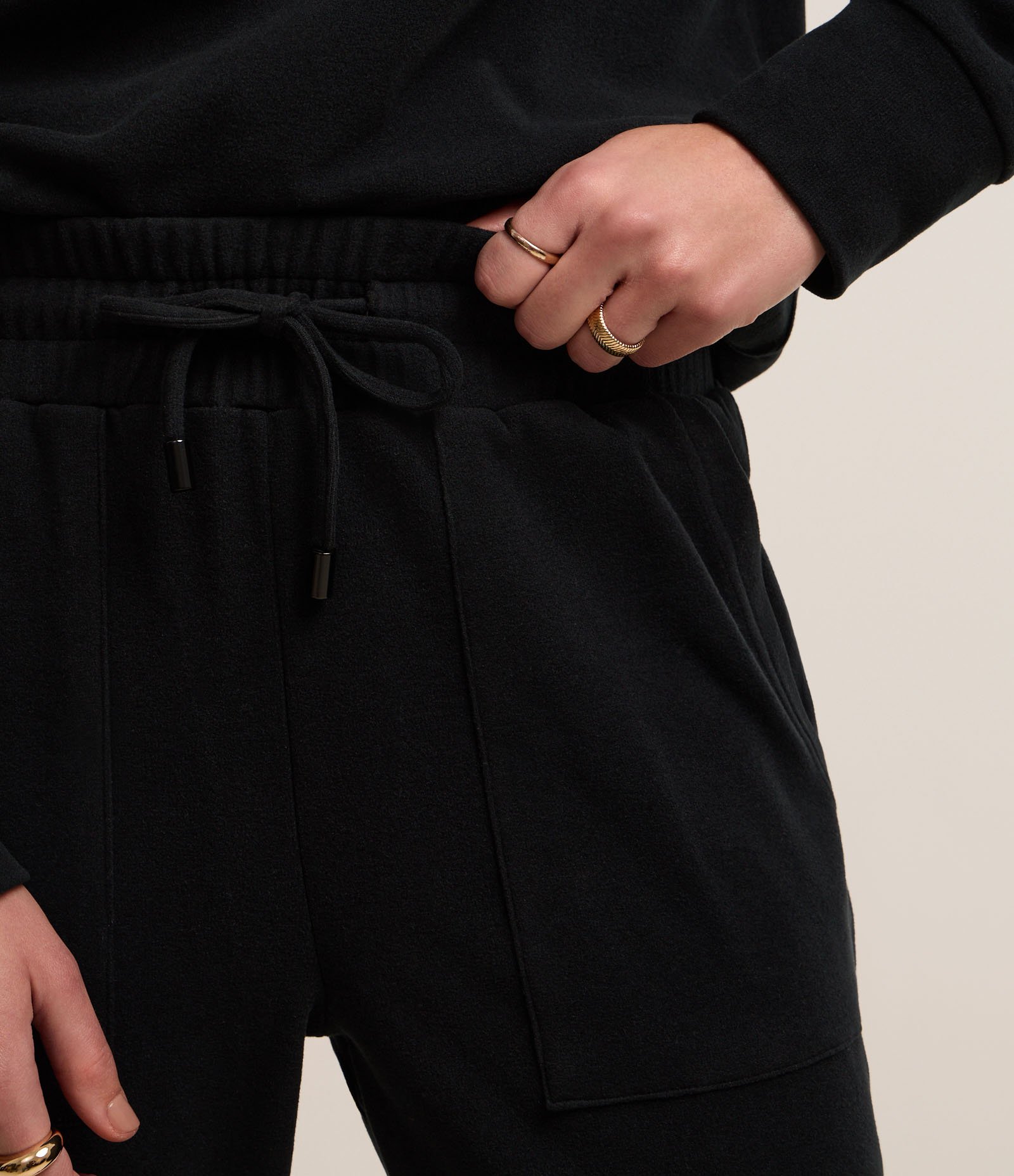 Calça Jogger Cintura Alta em Moletinho com Amarração Preto 4