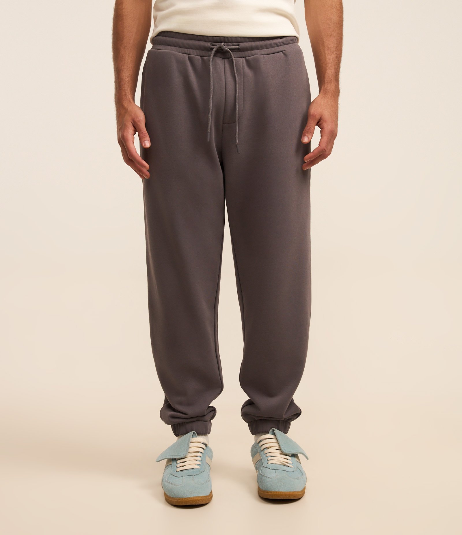 Calça Jogger em Moletom com Cós Elástico e Cordão Cinza 2