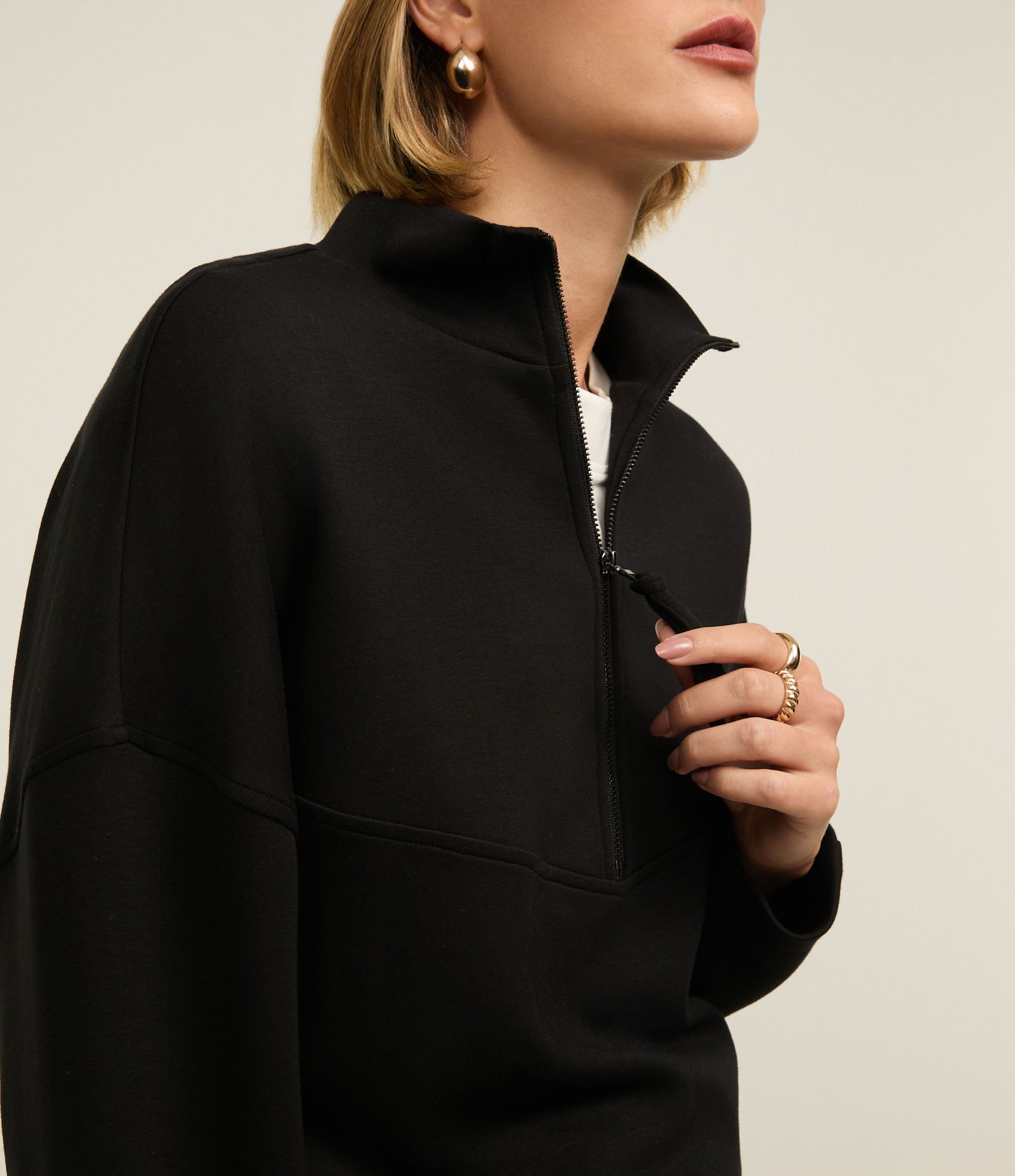 Blusa Comfort em Viscose com Gola Alta e Zíper Preto 4