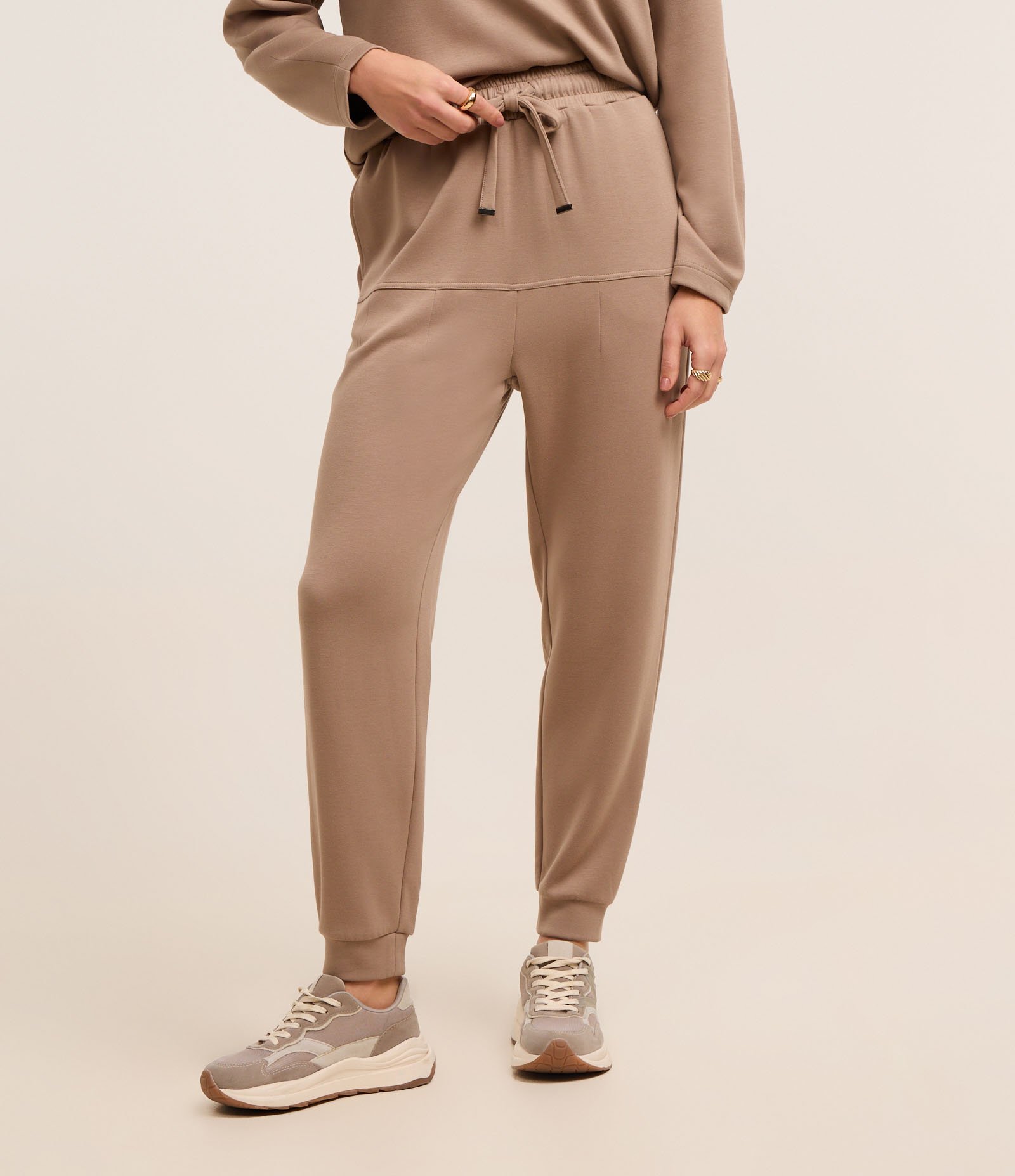 Calça Jogger Moletom com Amarração no Cós e Bolsos Marrom 3