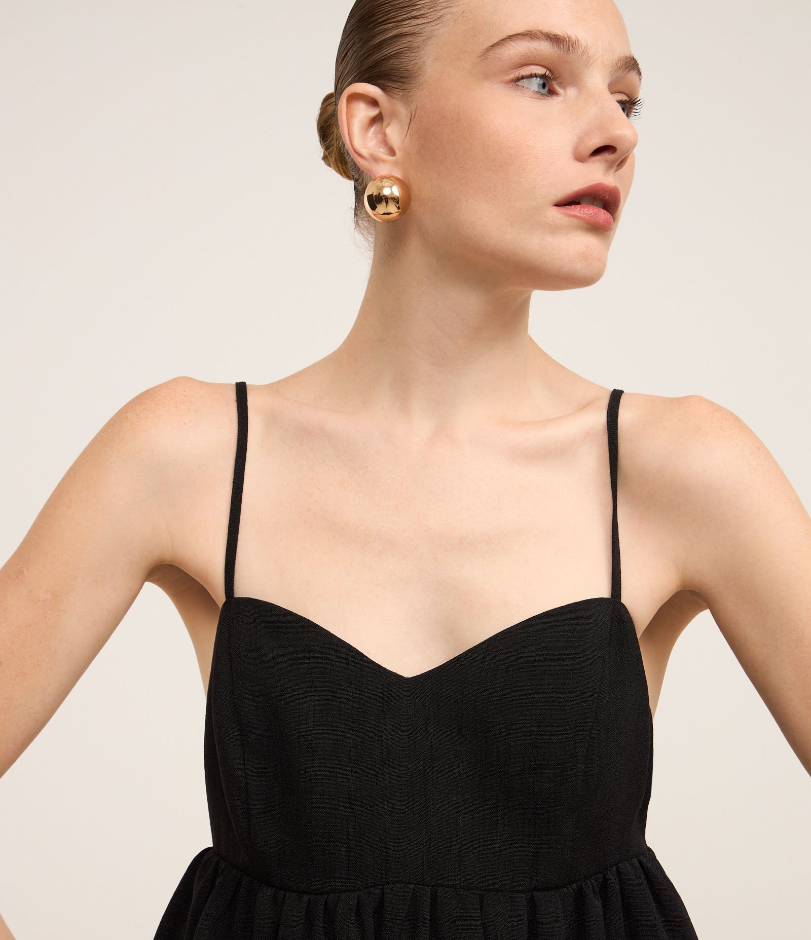 Vestido Balonê Curto Alfaiatado com Busto Recortado Preto 5