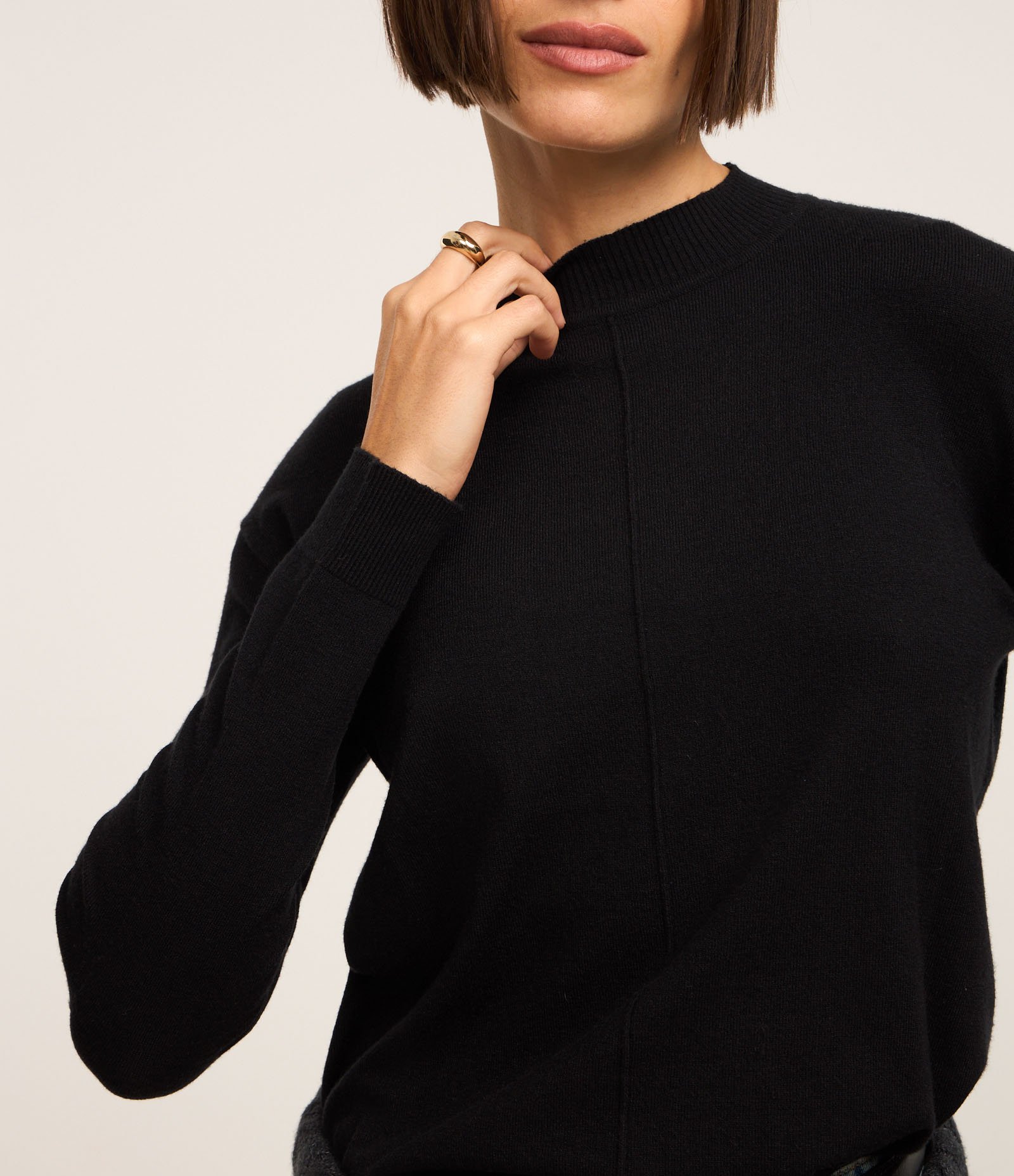 Suéter em Tricô com Gola Alta e Nervura Frontal Preto 3