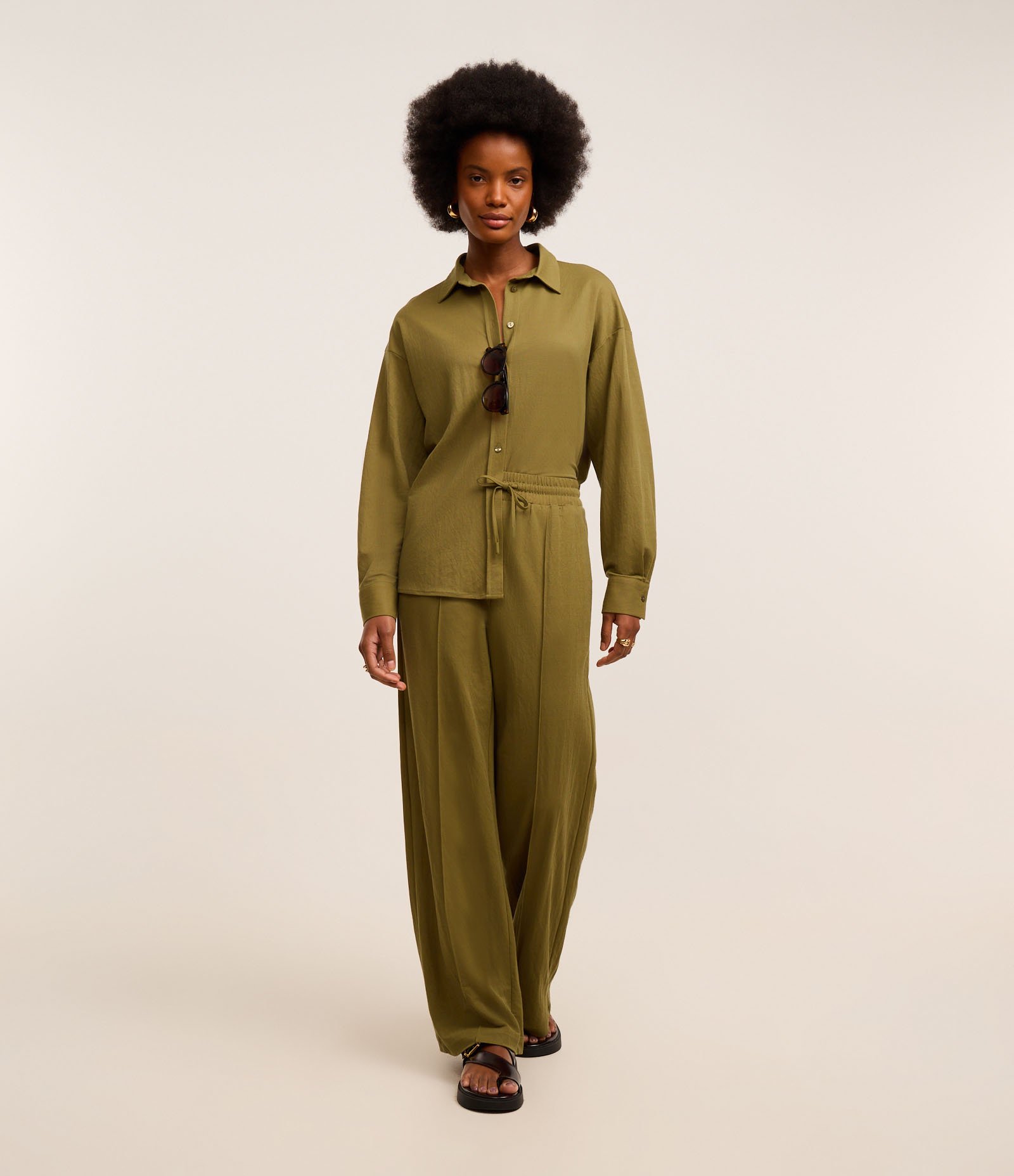 Calça Reta de Cintura Alta em Malha Piquet com Cós Elástico Verde 1