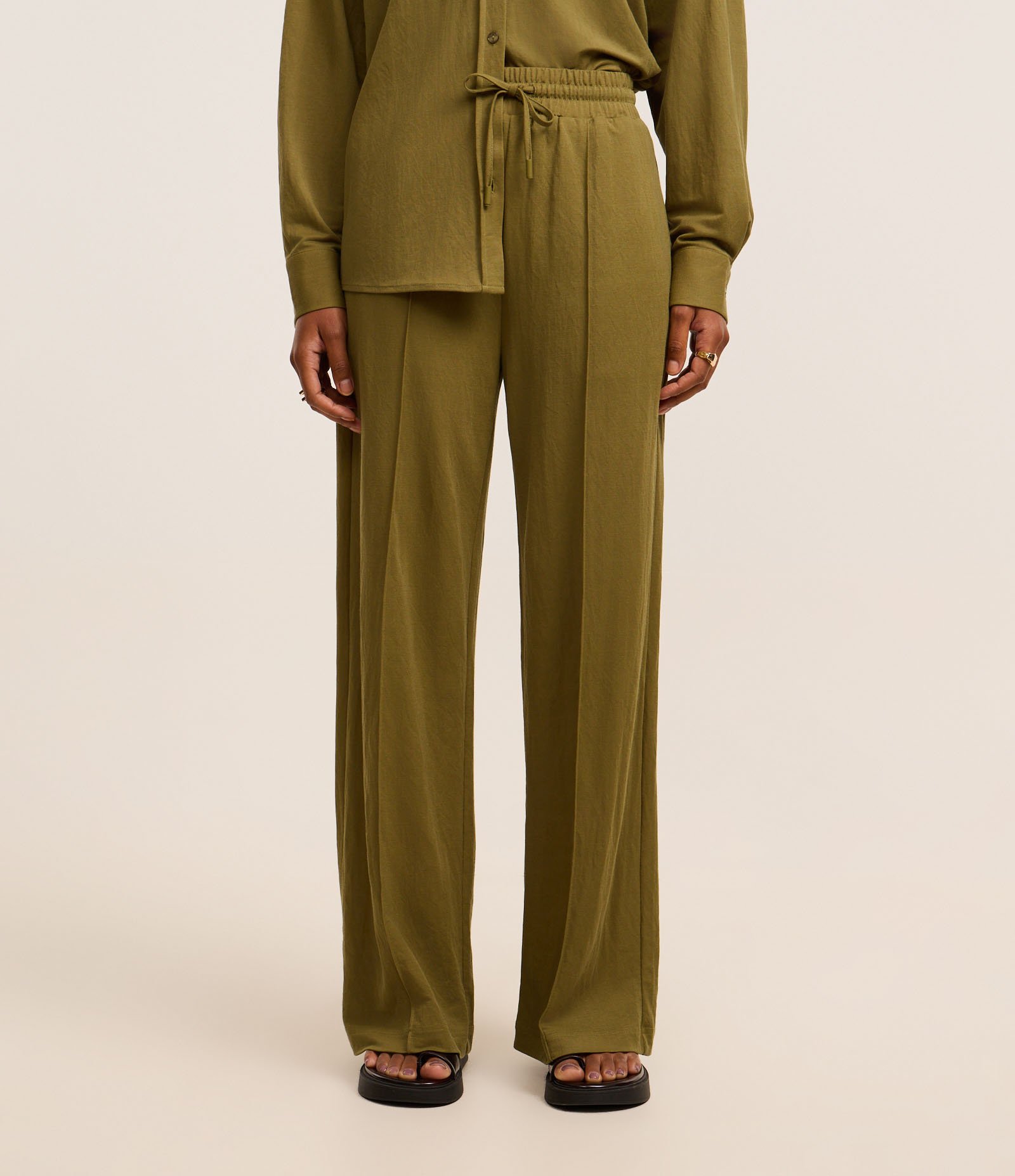 Calça Reta de Cintura Alta em Malha Piquet com Cós Elástico Verde 3