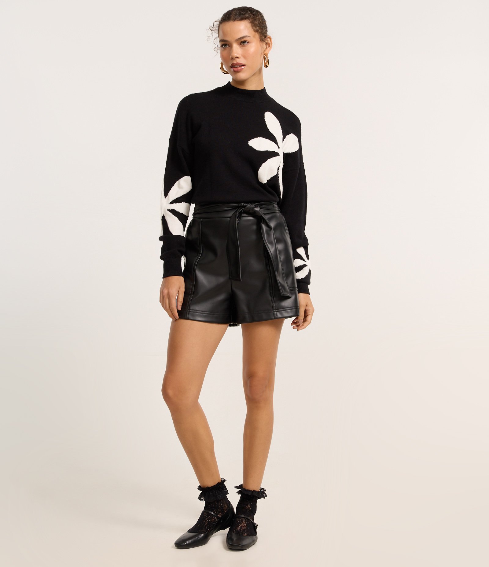 Suéter Regular em Tricô Pesado com Flores Preto/Branco 2