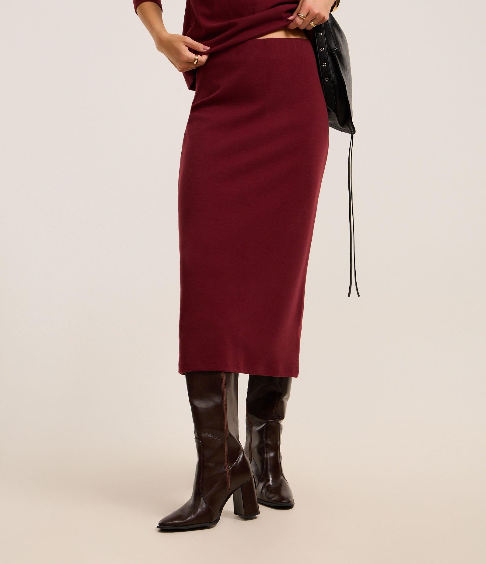 Saia Reta Midi com Malha Brushed com Elástico na Cintura Marrom 3