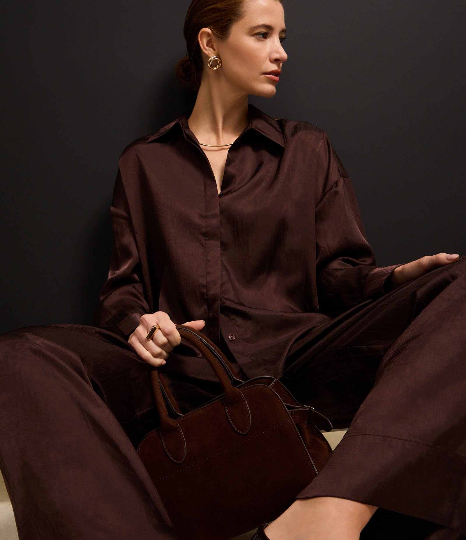 Calça Reta Acetinada com Tecido Texturizado e Cós Elástico 5