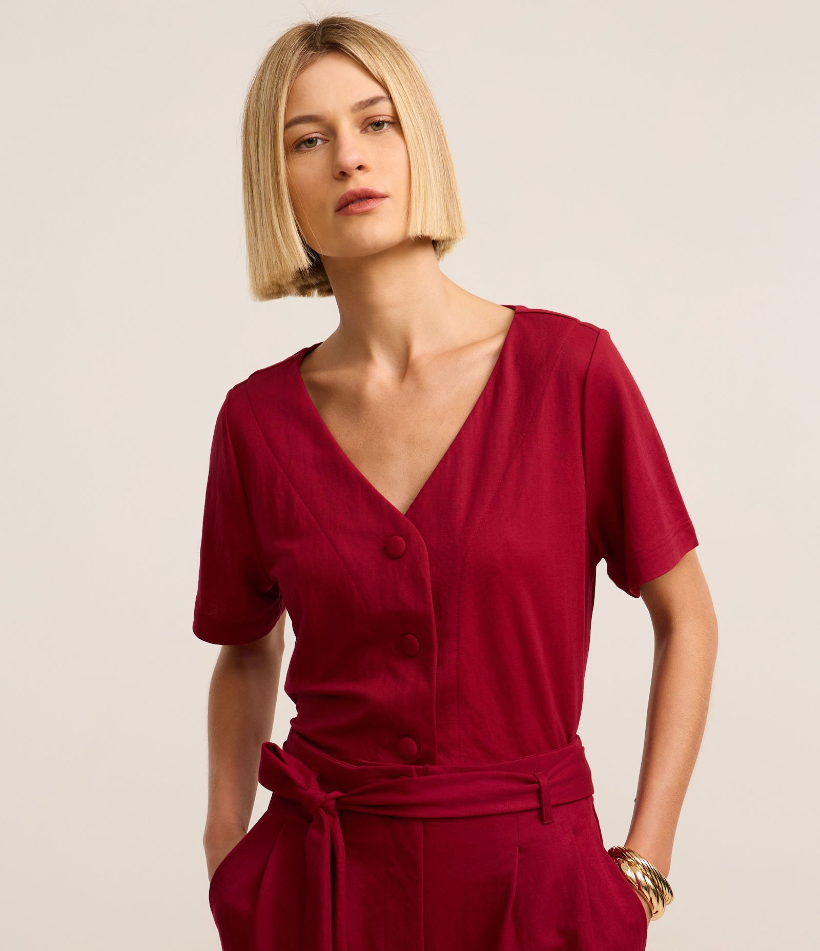 Blusa em Piquet com Decote V e Botões Forrados Vermelho 1