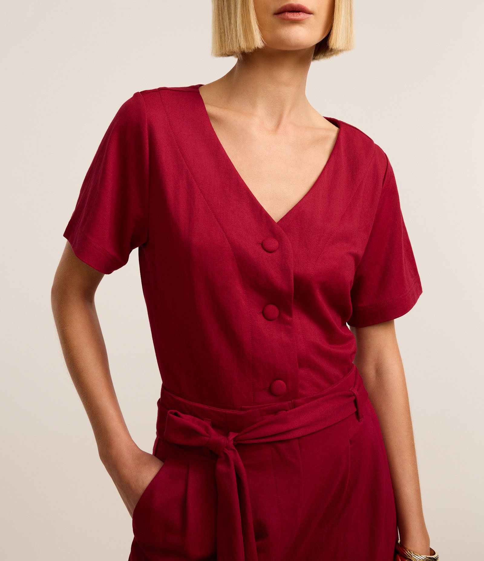 Blusa em Piquet com Decote V e Botões Forrados Vermelho 4