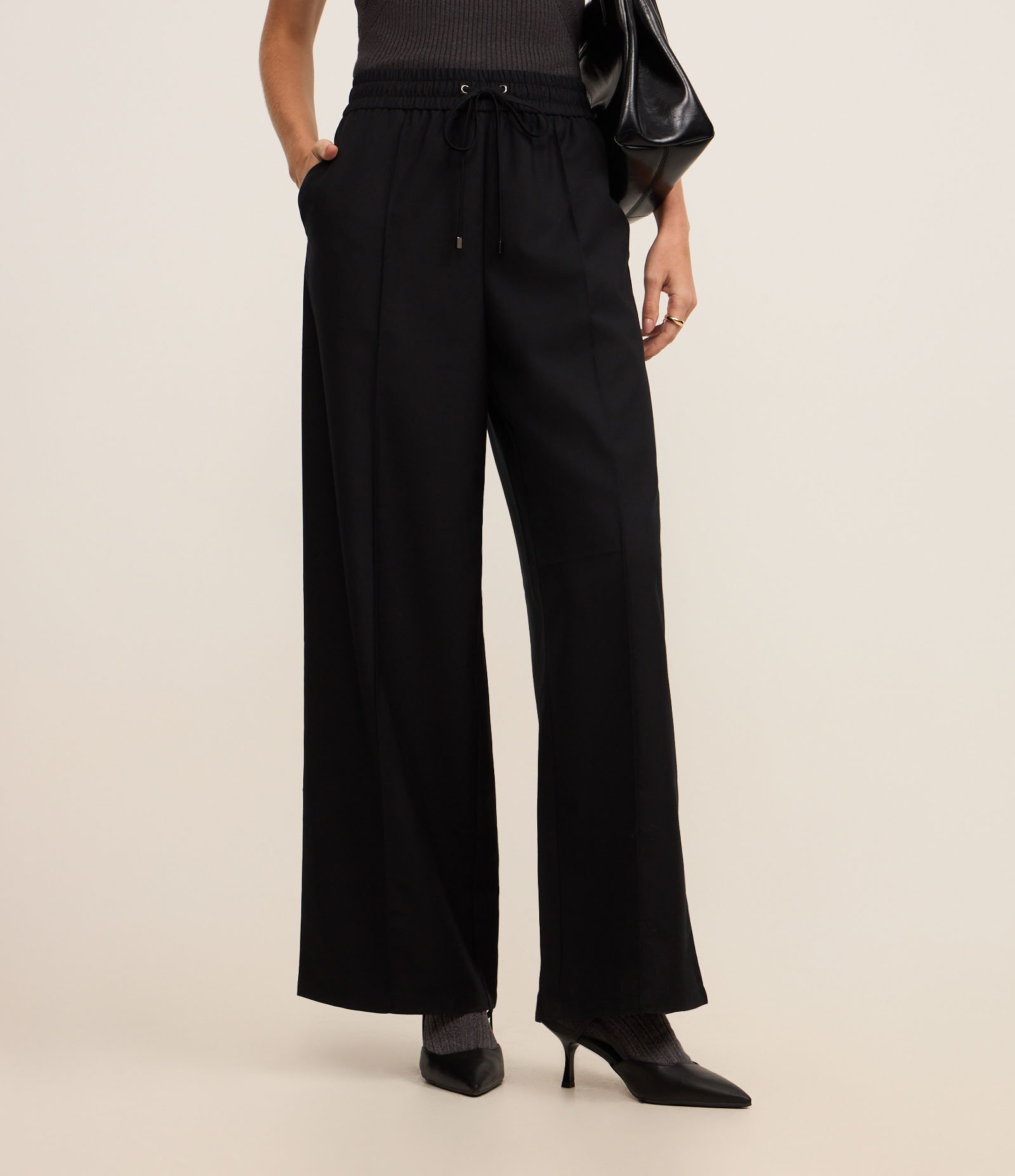 Calça Reta em Alfaiataria com Cós Elástico e Amarração Preto 3