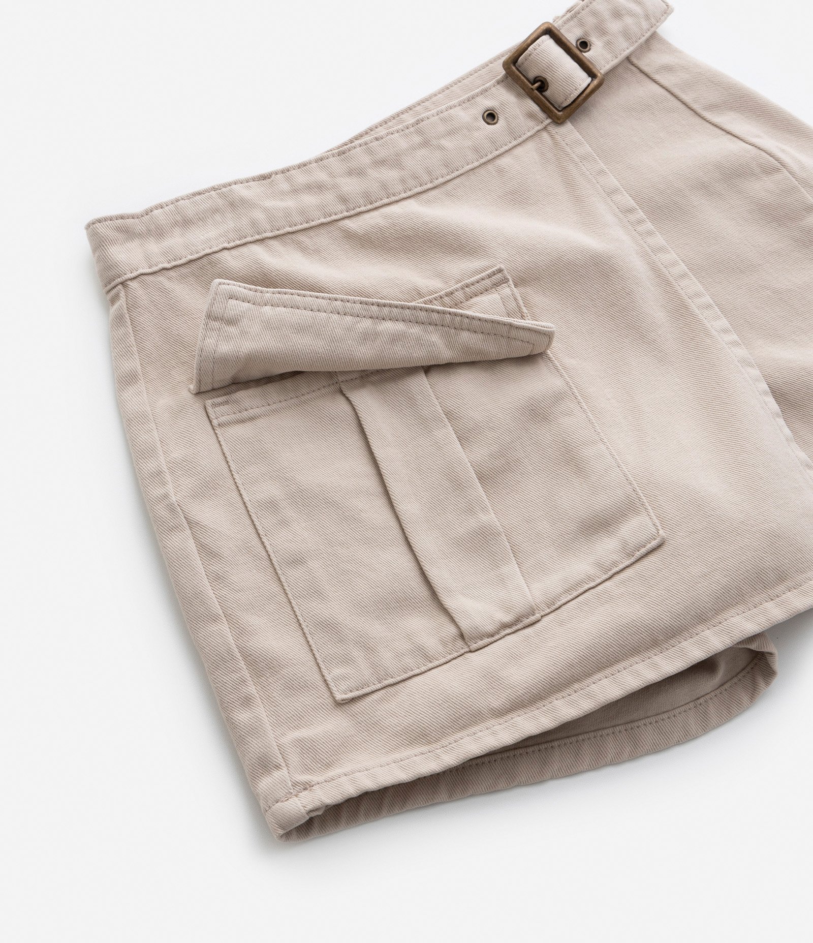 Short Saia Infantil com Fivela e Bolso Cargo - Tam 5 a 14 Anos Bege 8