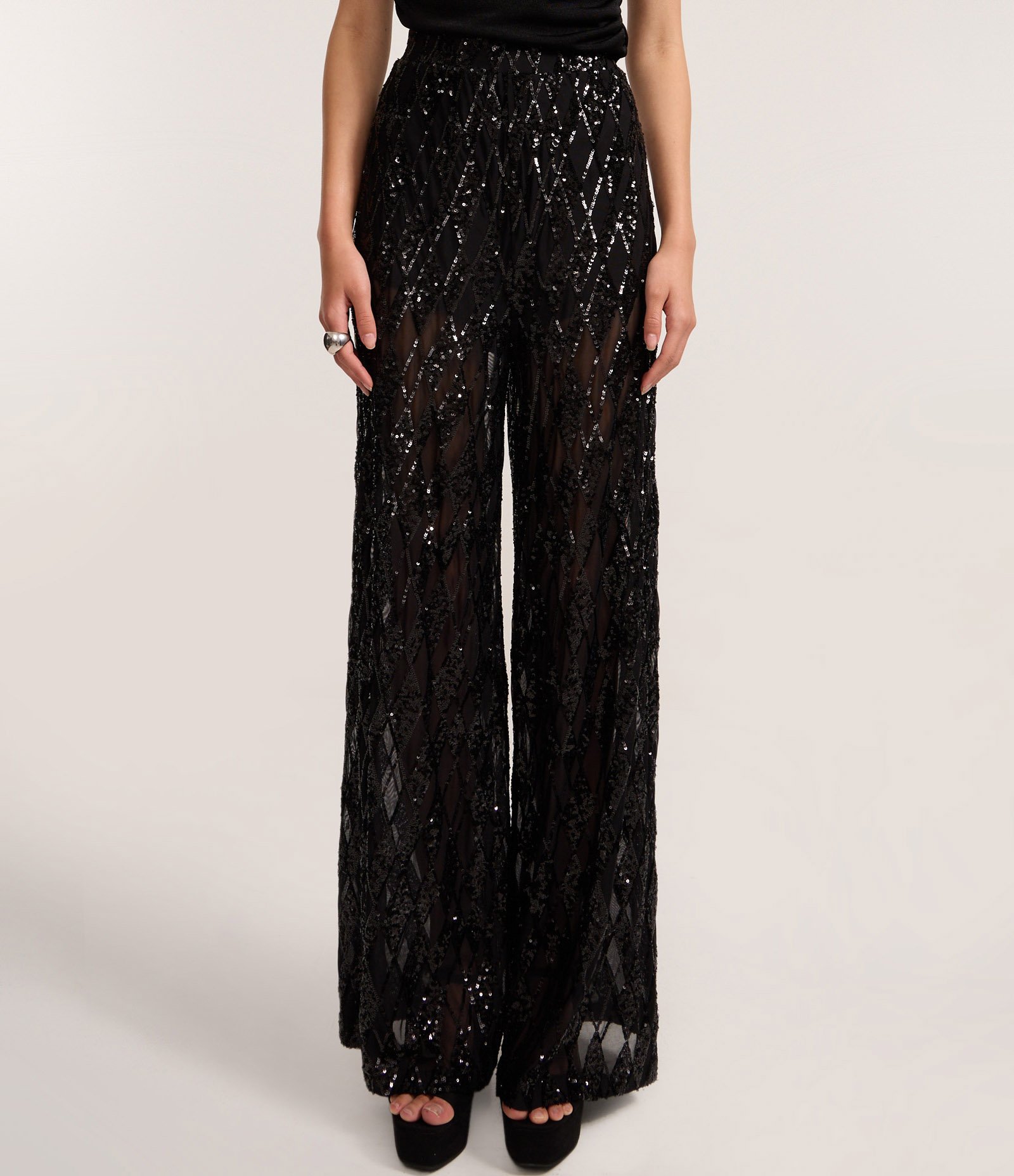 Calça Pantalona em Paetê Metalizado Geométrico e Forro Shortinho Preto 3