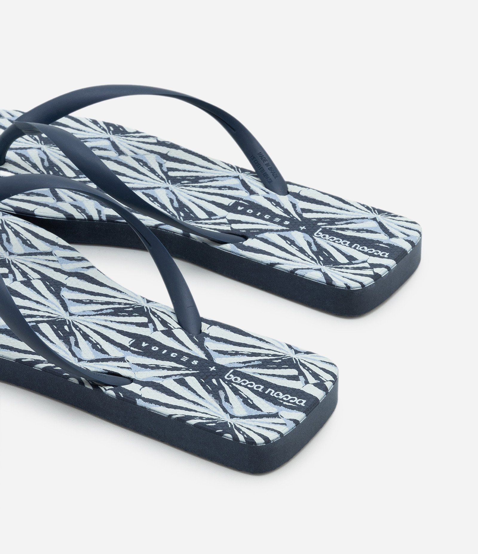 Chinelo com Tiras e Bico Quadrado Azul 3