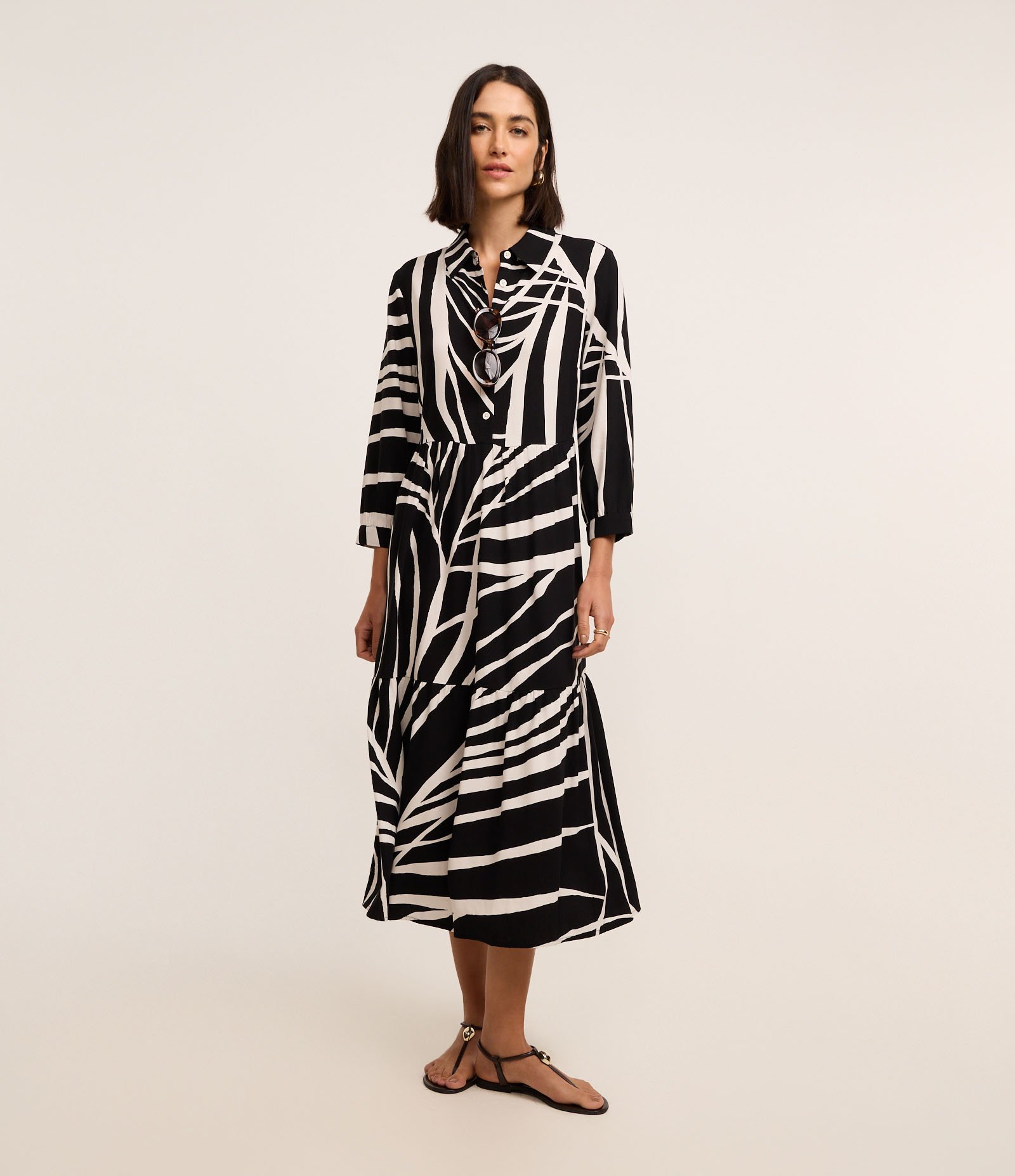 Vestido Chemise em Viscose com Estampa Abstrata Preto 1