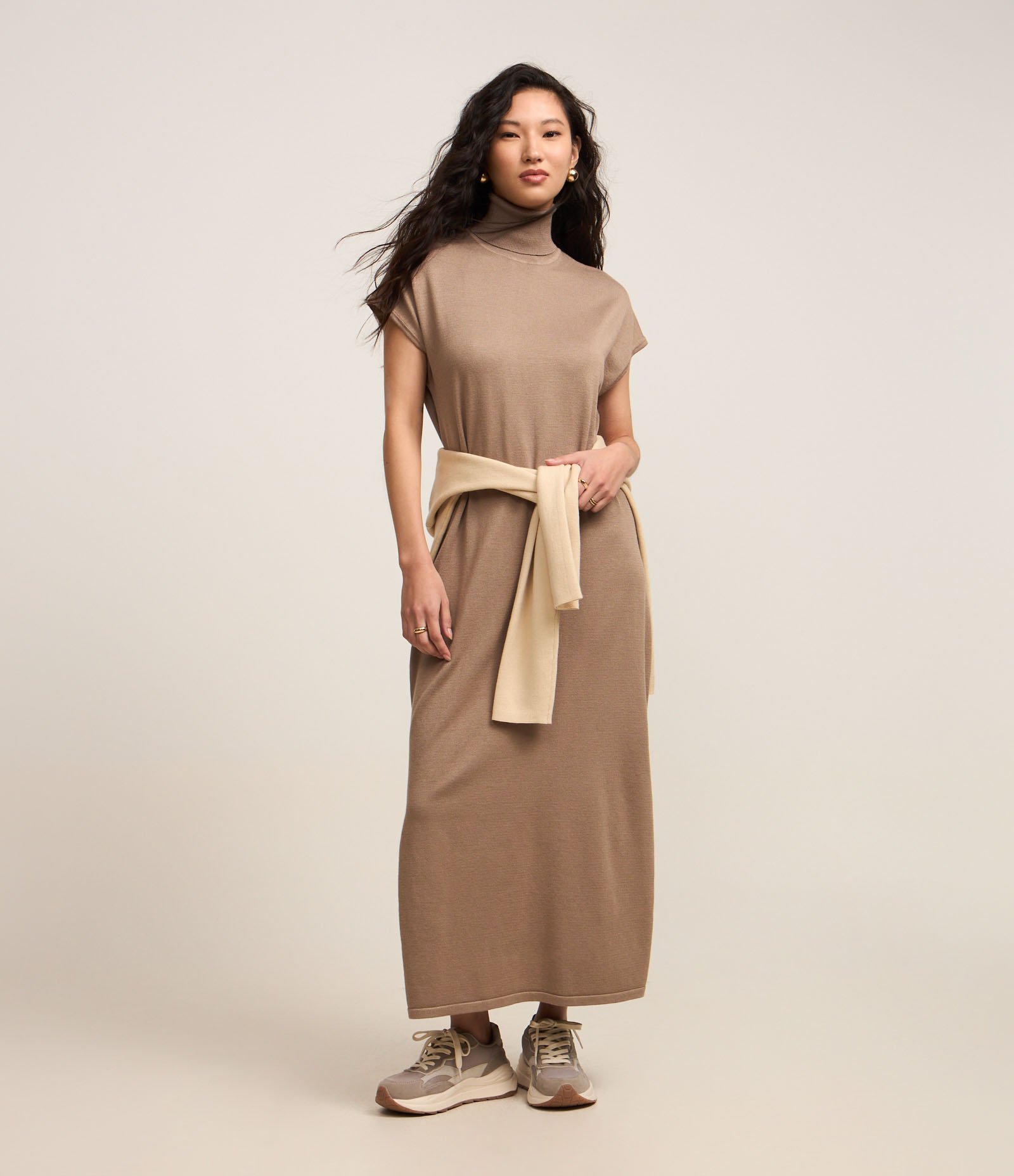 Vestido Midi em Tricô com Gola Alta e Manga Curta Sem Cava Cinza 2