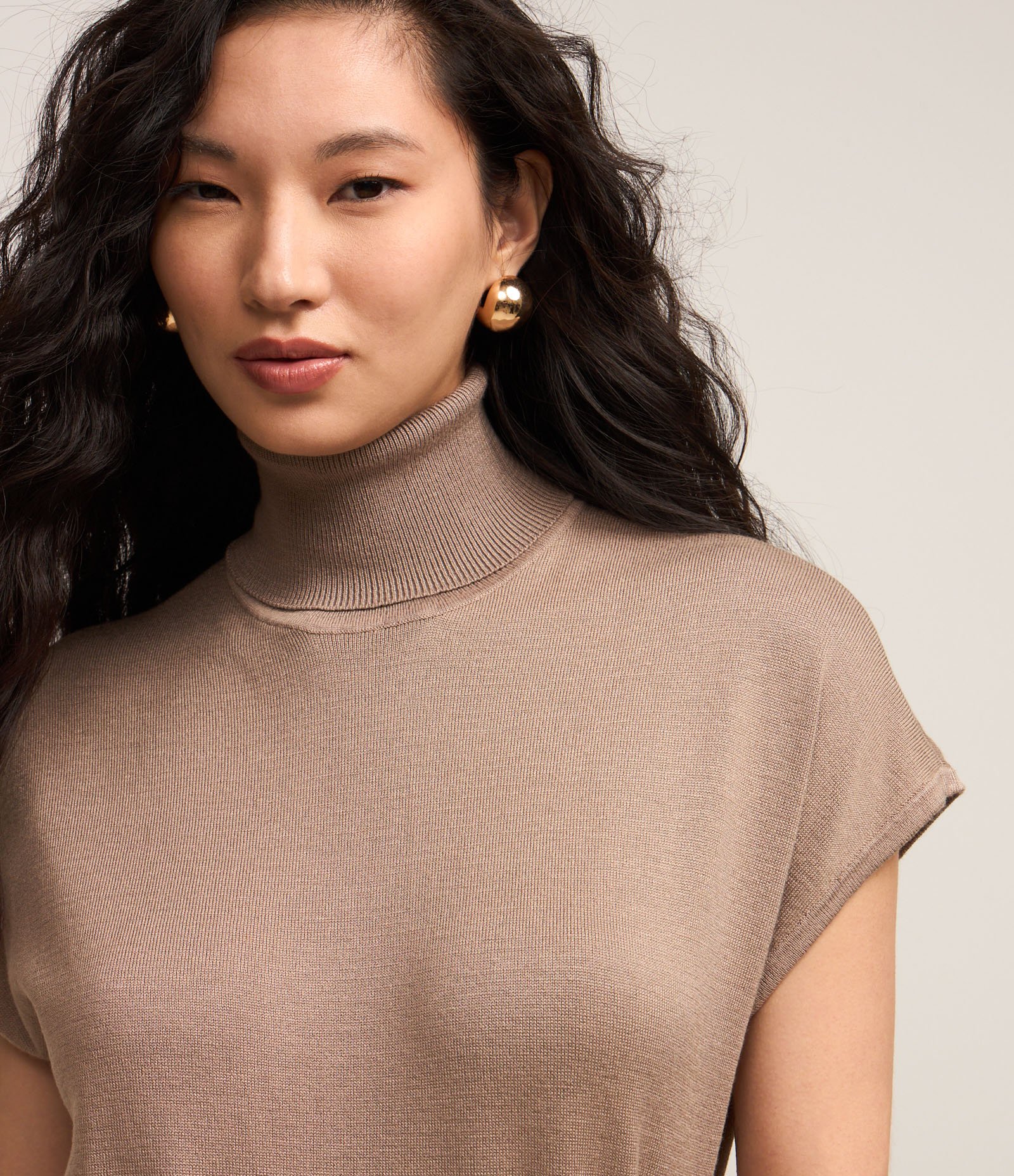 Vestido Midi em Tricô com Gola Alta e Manga Curta Sem Cava Cinza 4