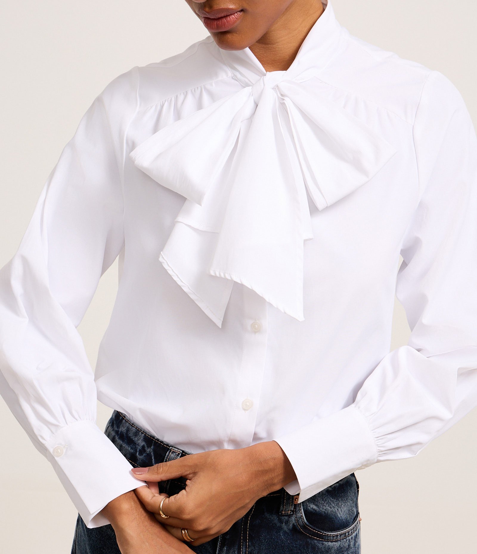 Camisa em Tricoline com Gola Laço e Punho Largo 4