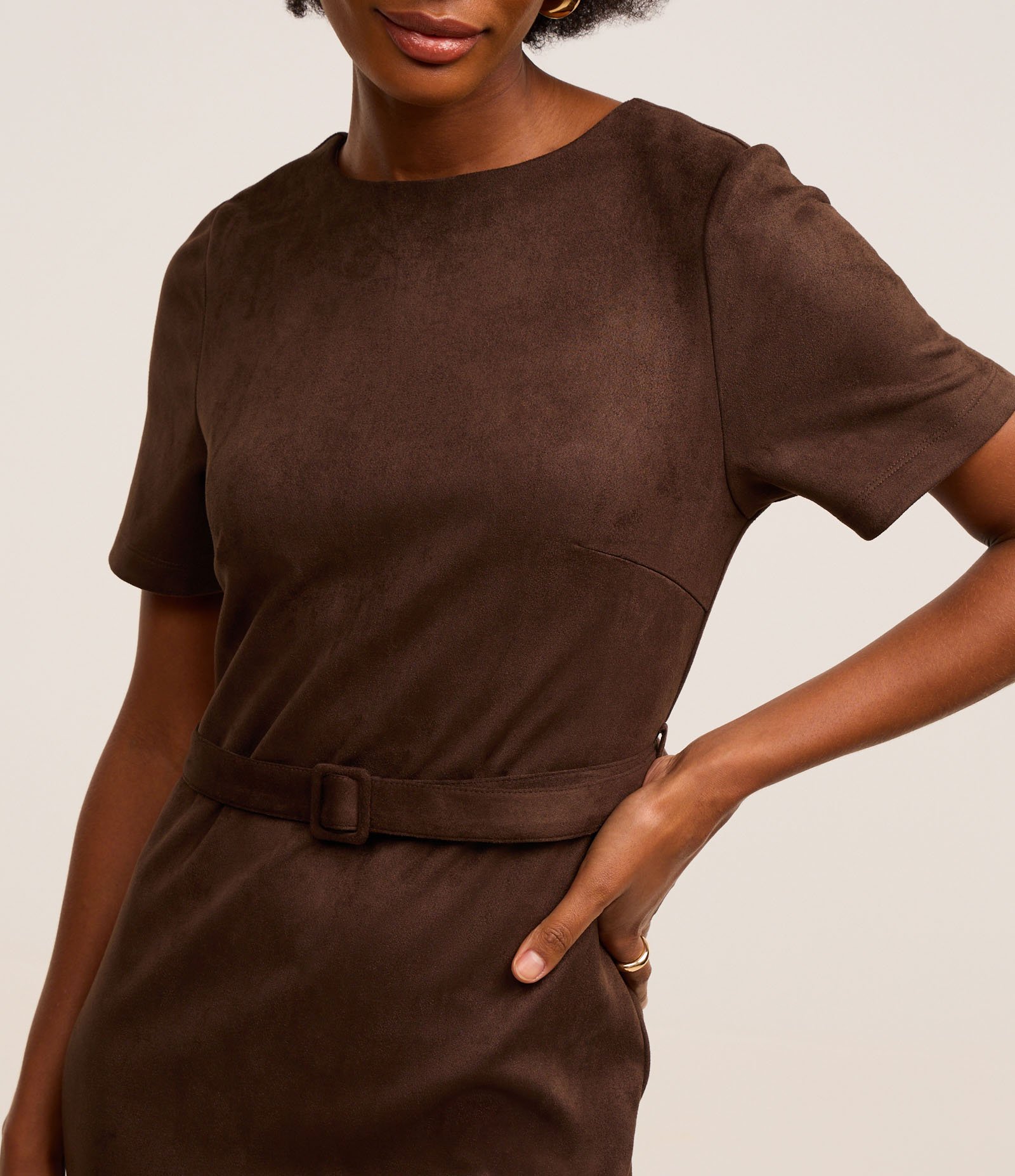 Vestido Curto em Suede com Cinto Marrom 4