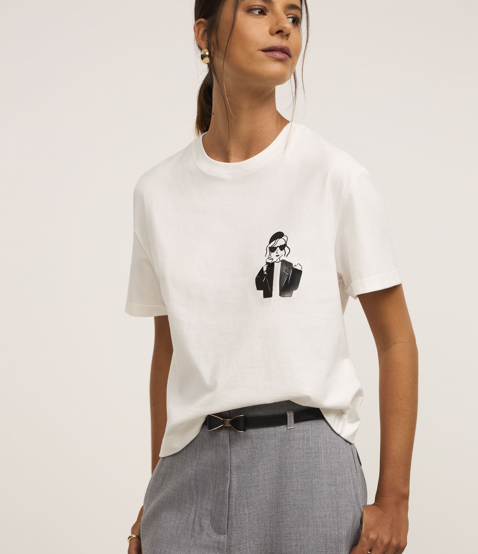 Blusa em Algodão com Menina de Boina Bordada Branco 2