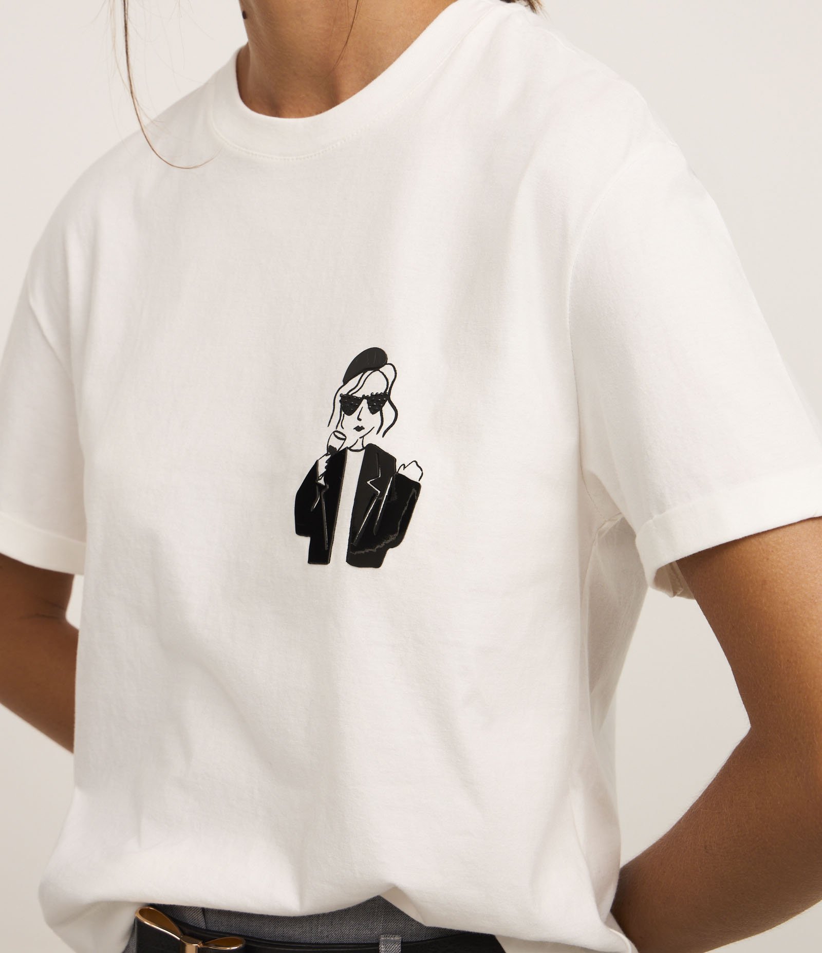 Blusa em Algodão com Menina de Boina Bordada Branco 4