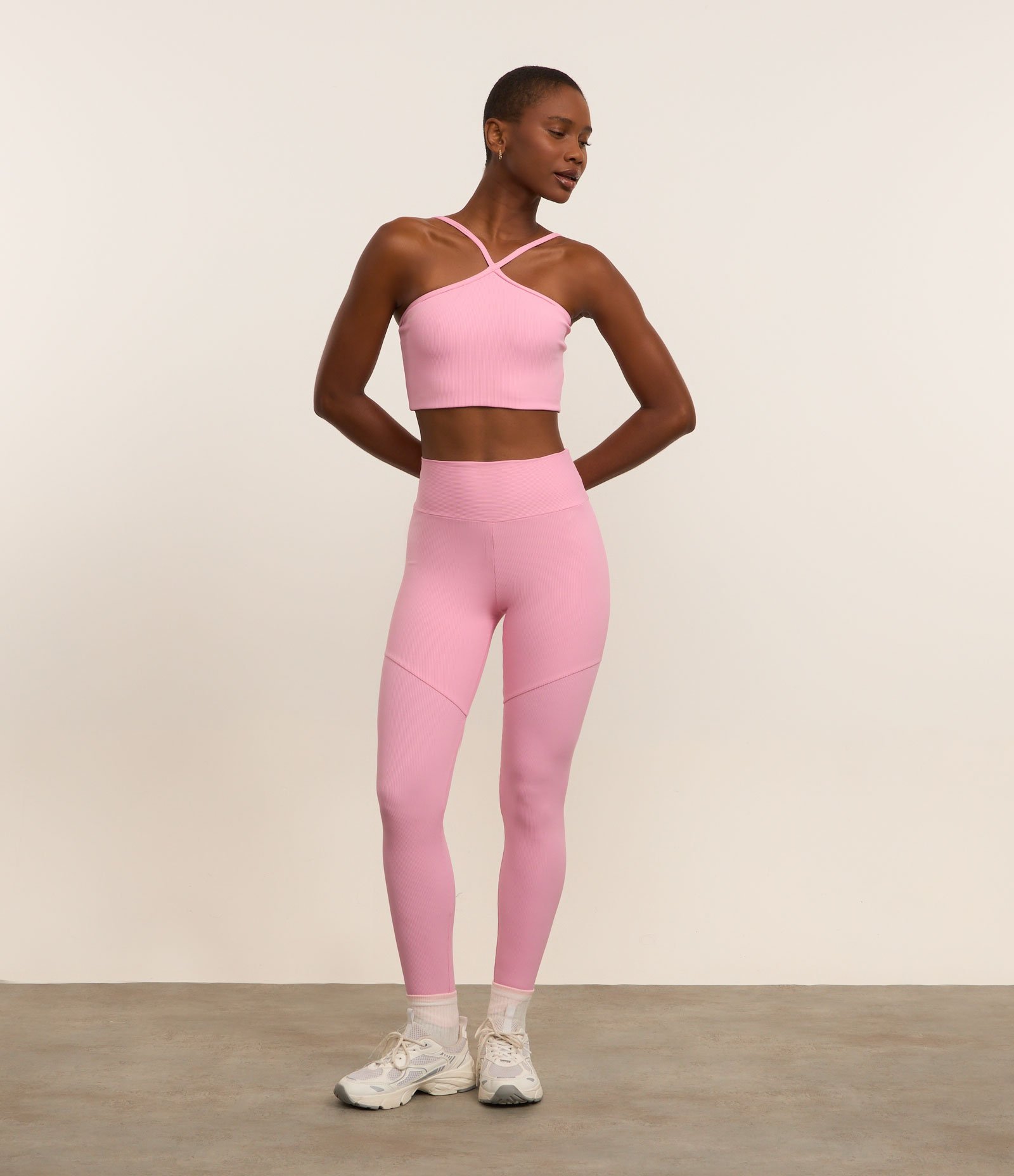 Top Esportivo Com Bojo Textura Canelada E Decote Halter 2