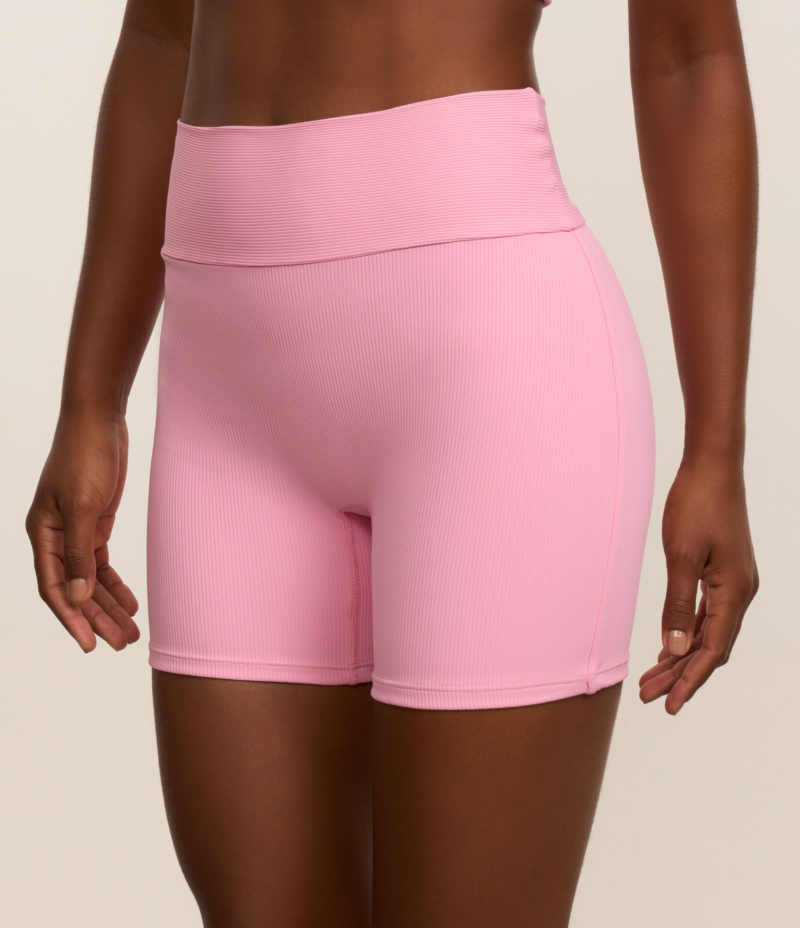 Bermuda Esportiva em Microfibra Canelada com Forro Rosa 2