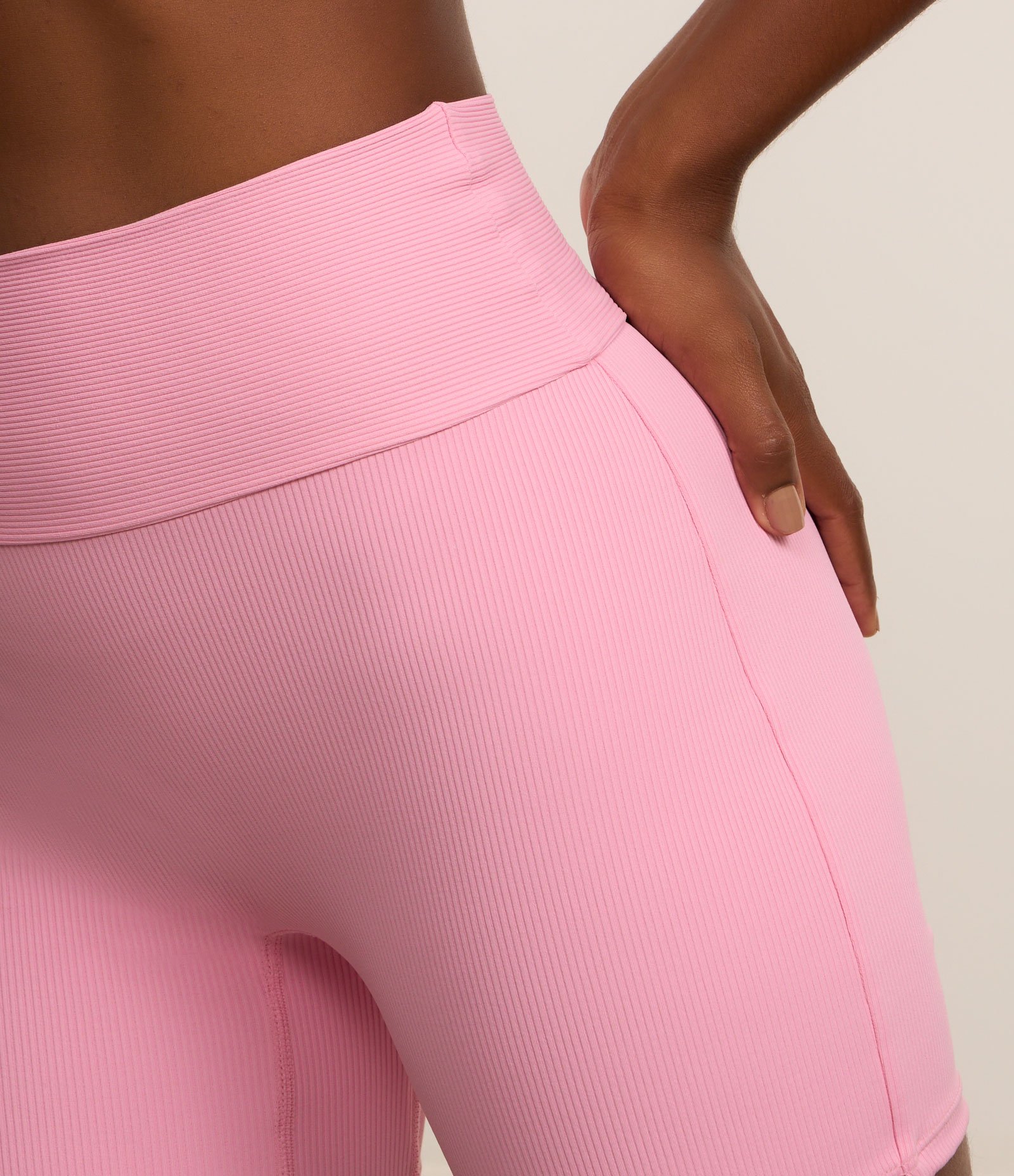 Bermuda Esportiva em Microfibra Canelada com Forro Rosa 4