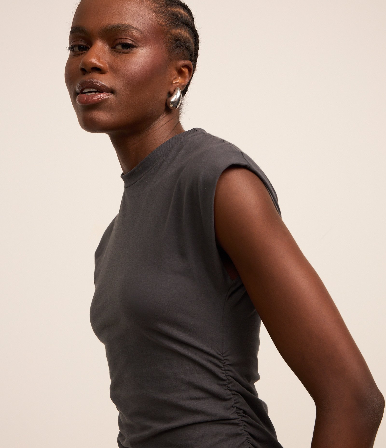 Vestido Curto em Algodão com Golinha Alta Cinza 3