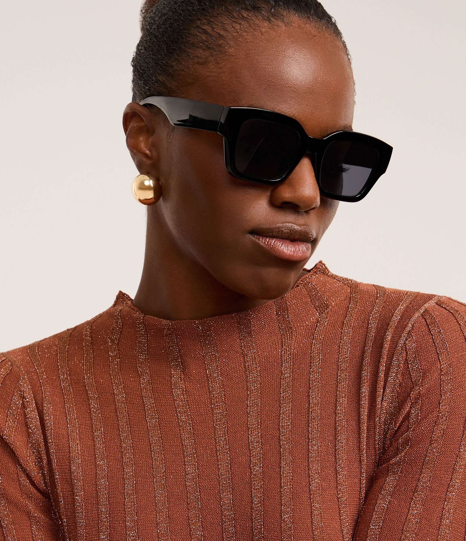 Suéter em Tricô com Listras Texturizadas e Fio Metalizado Marrom Terroso 4