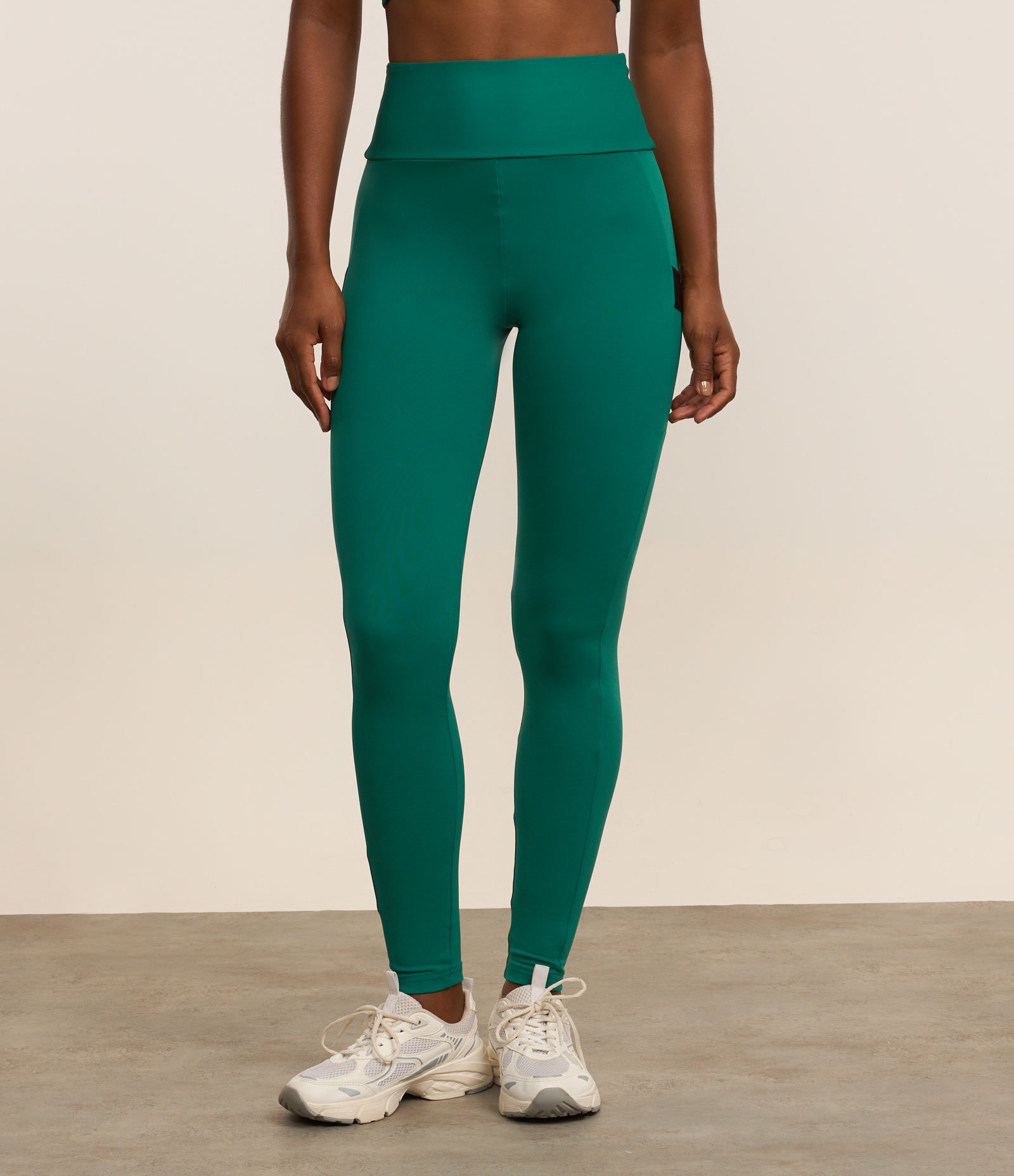 Calça Legging Esportiva em Microfibra com Bolso Verde 2