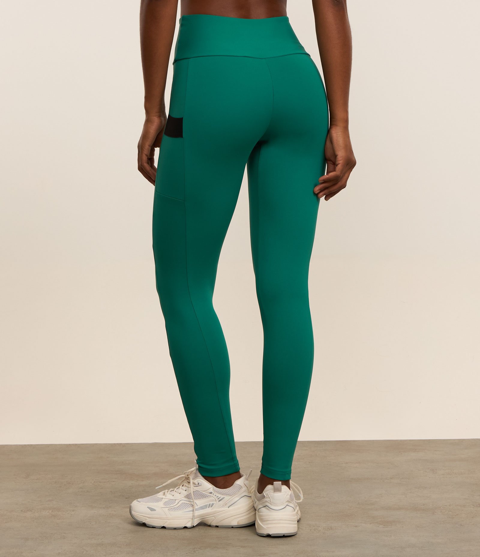 Calça Legging Esportiva em Microfibra com Bolso Verde 3