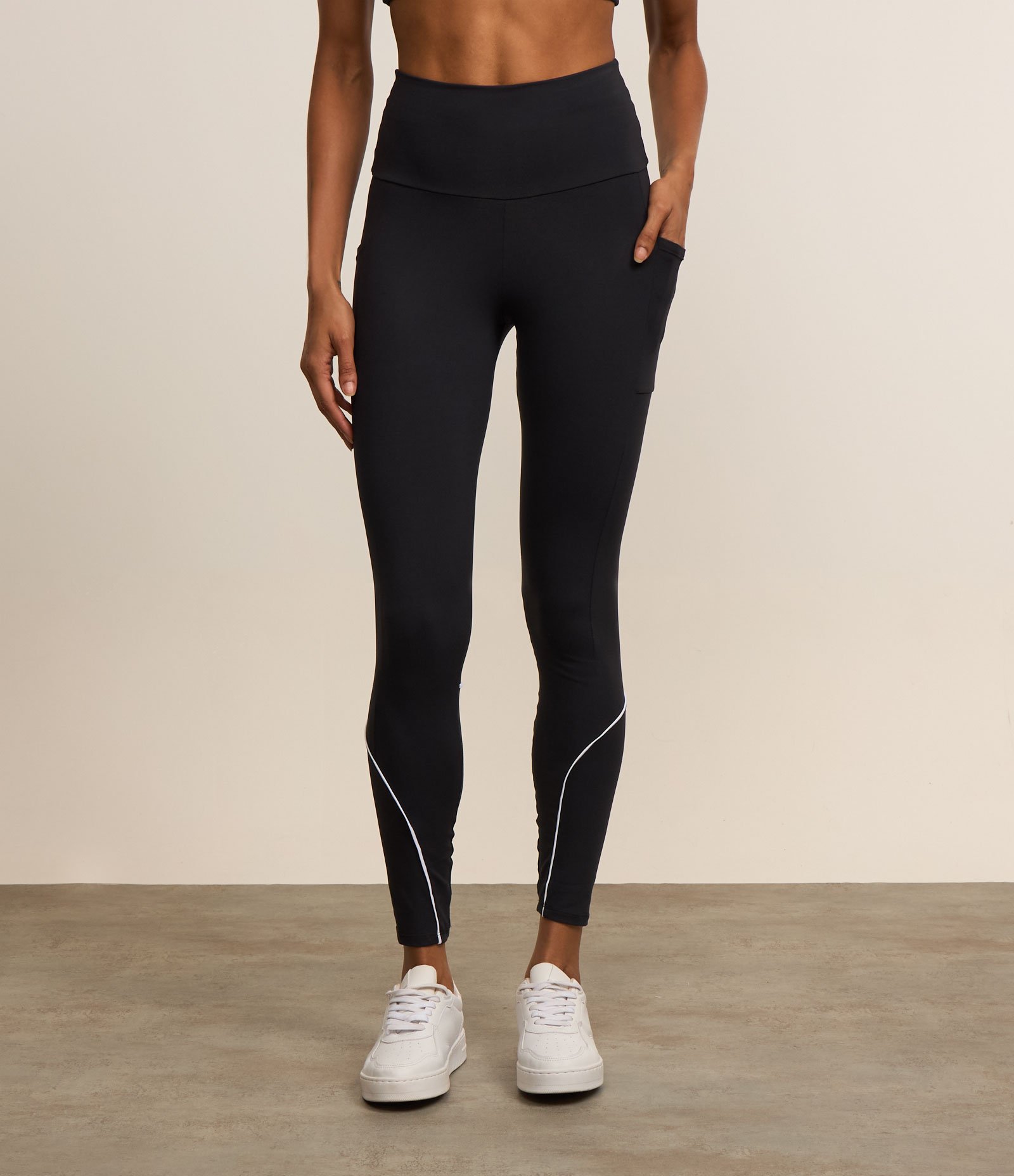 Calça Legging em Microfibra com Frisos Preto 2