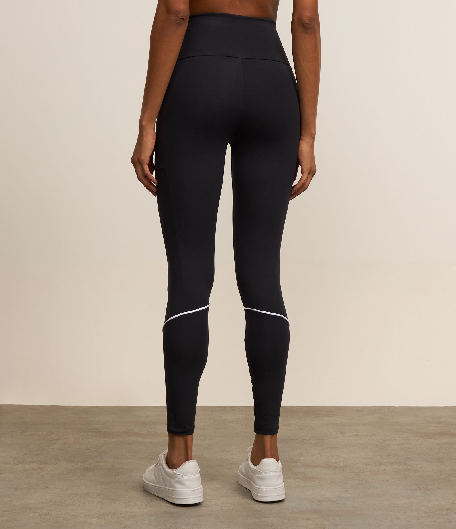 Calça Legging em Microfibra com Frisos Preto 3