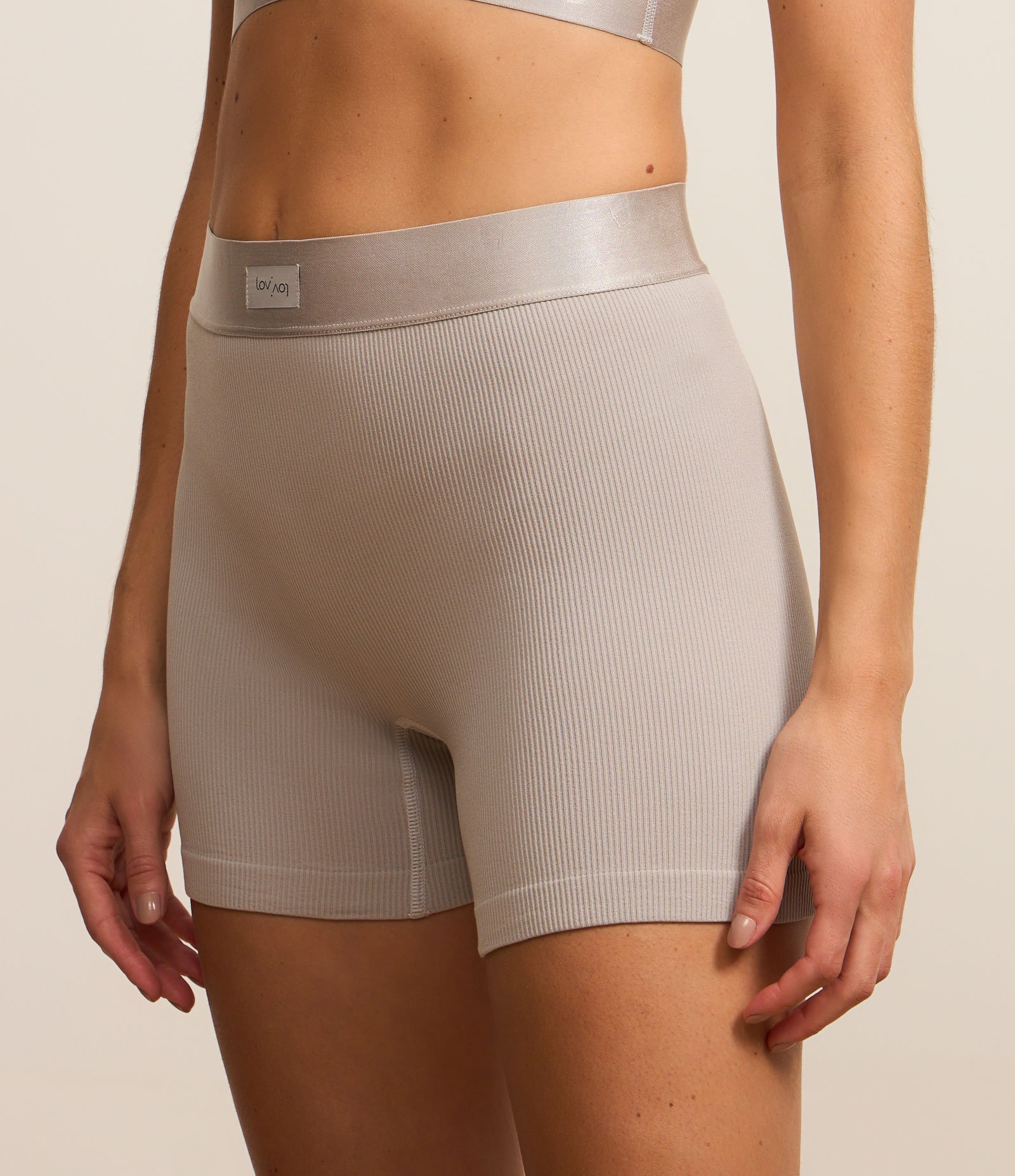 Bermuda Seamless Texturizada com Cós Elástico Cinza 2