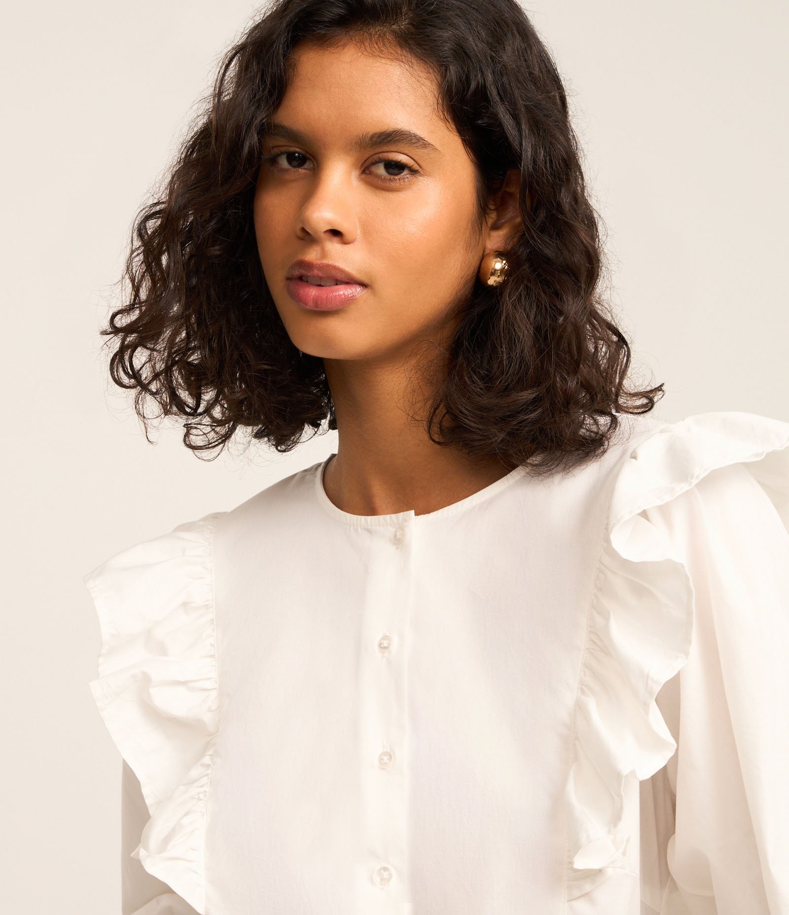 Camisa em Tricoline com Babados e Mangas Bufantes Branco 4