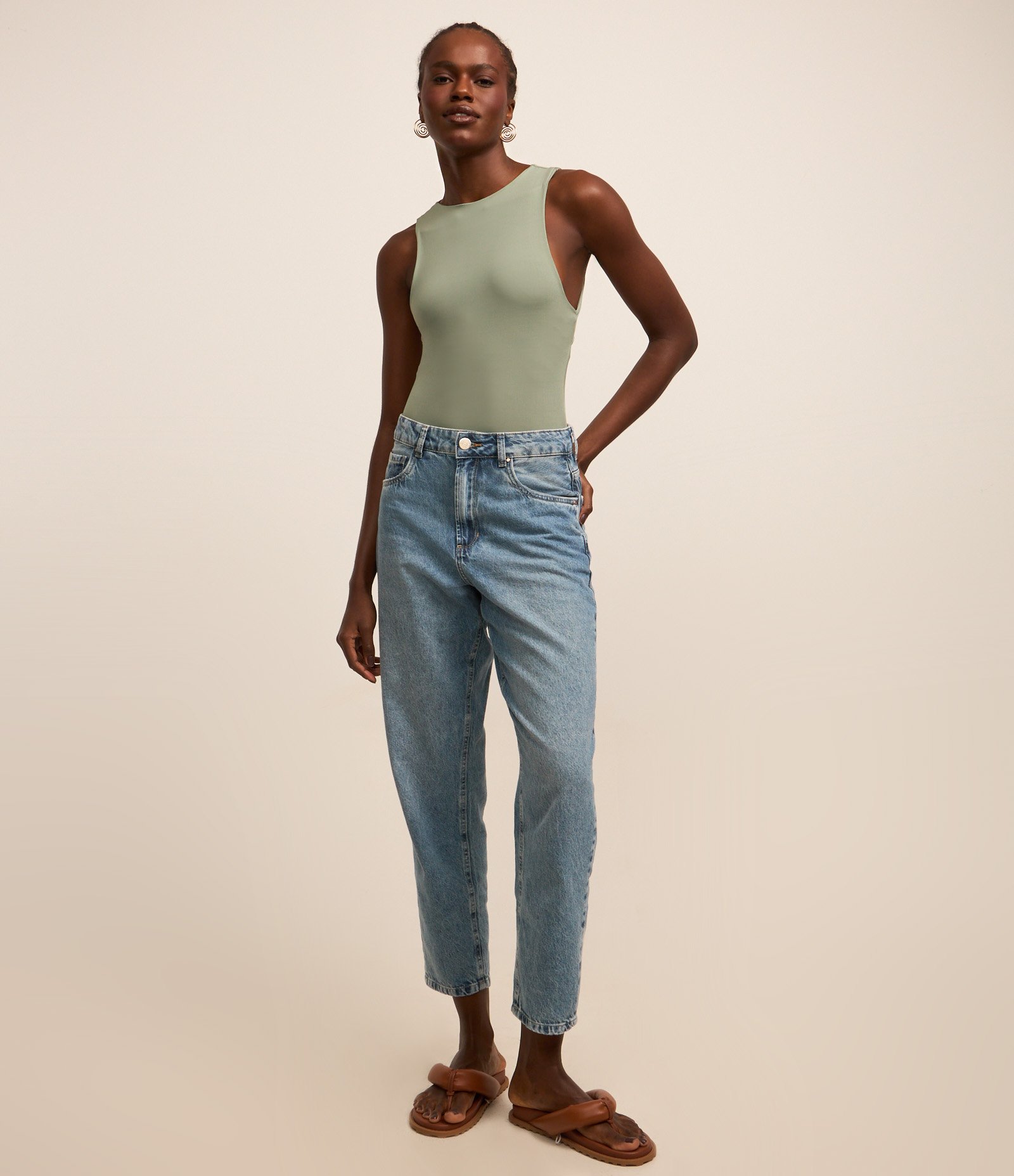 Body Regular em Microfibra com Gola Halter e Abertura nas Costas Cinza 2