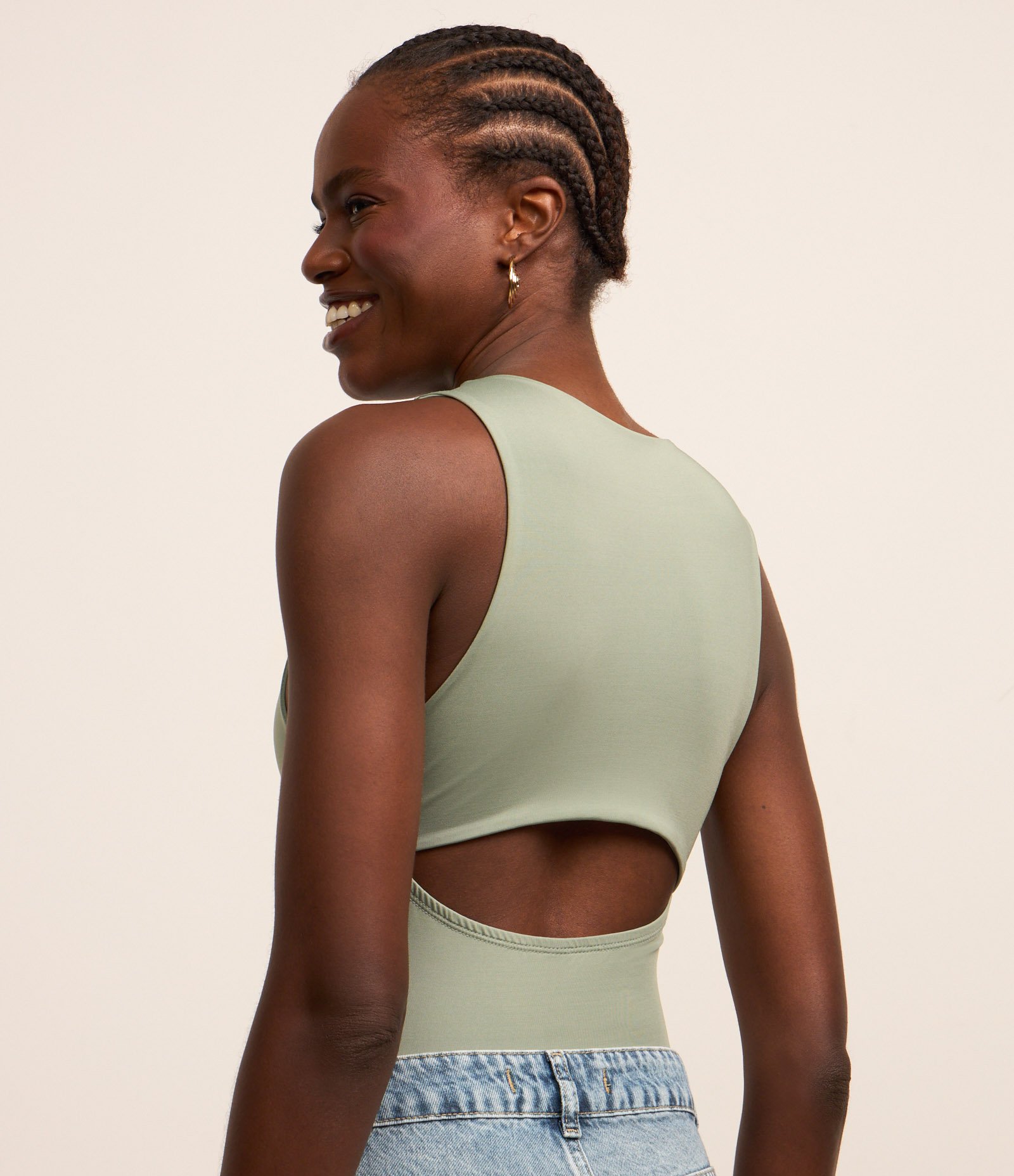 Body Regular em Microfibra com Gola Halter e Abertura nas Costas Cinza 5