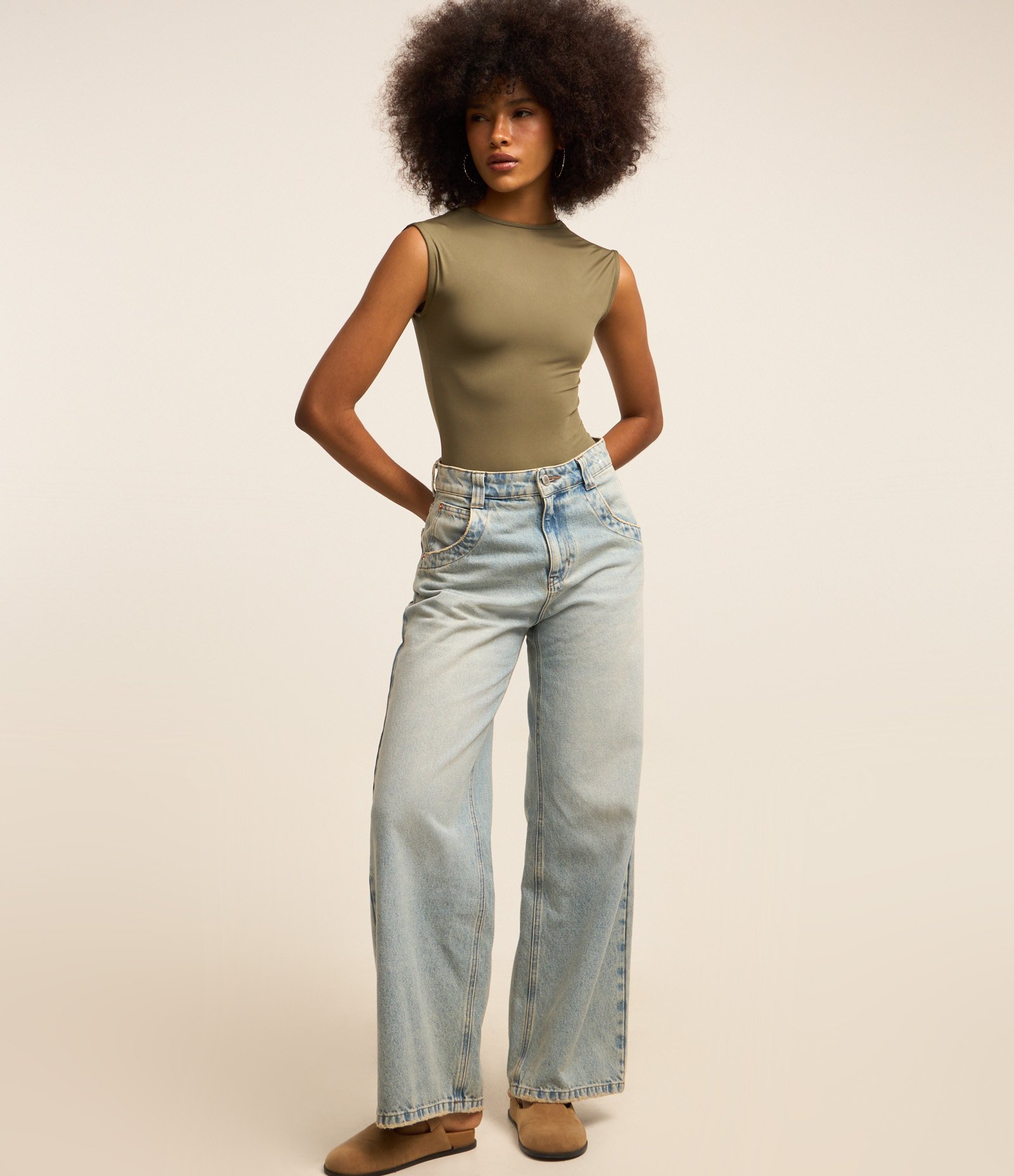 Body em Microfibra com Cava Japonesa e Costas Abertas Verde 2