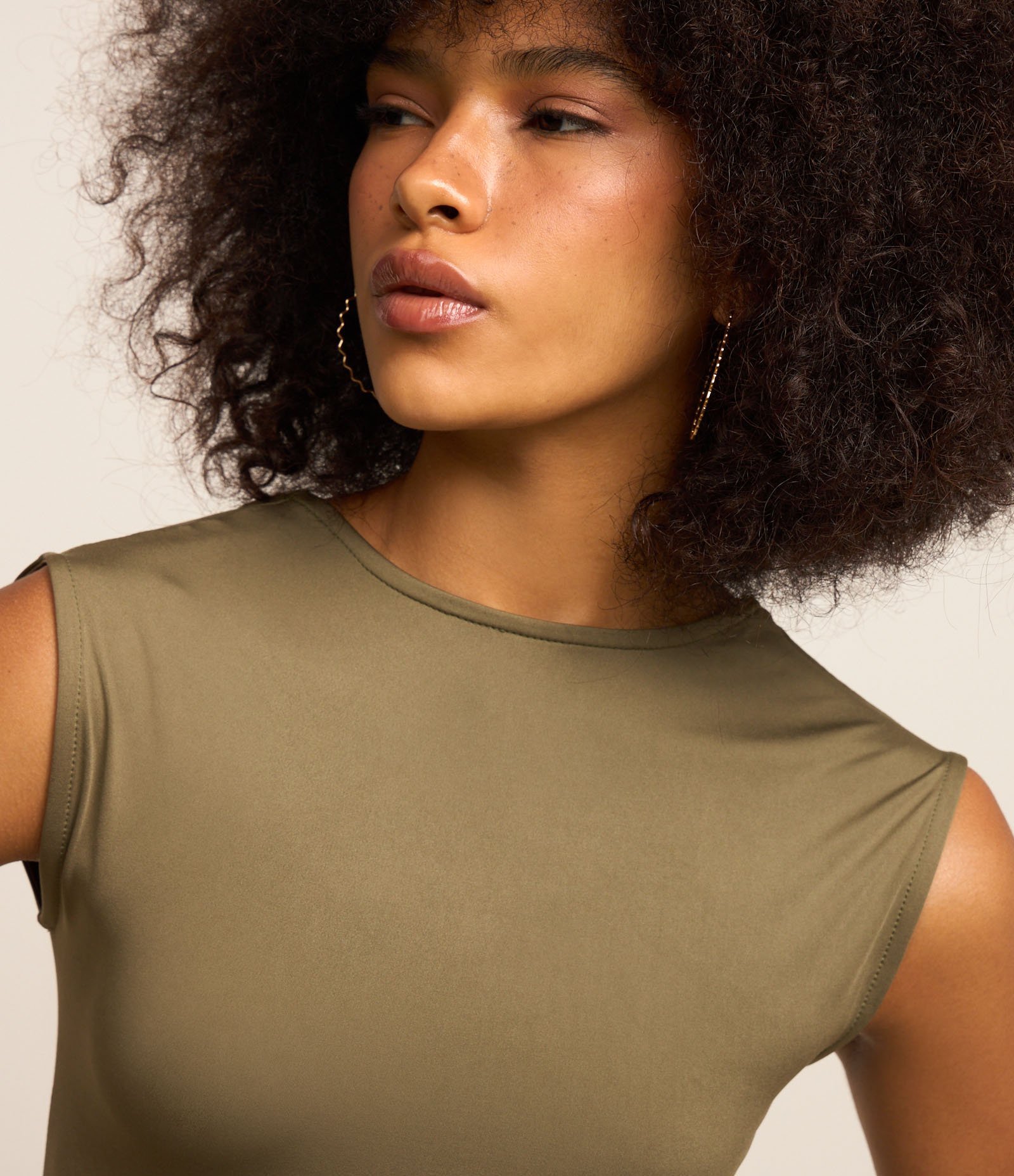 Body em Microfibra com Cava Japonesa e Costas Abertas Verde 3