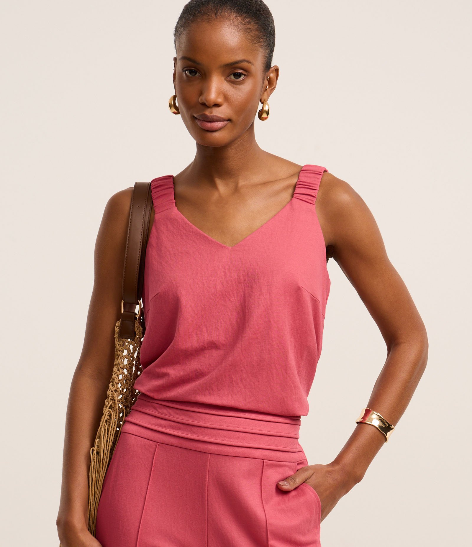 Blusa Texturizada em Piquê com Elástico na Alça Larga Rosa Terroso 1