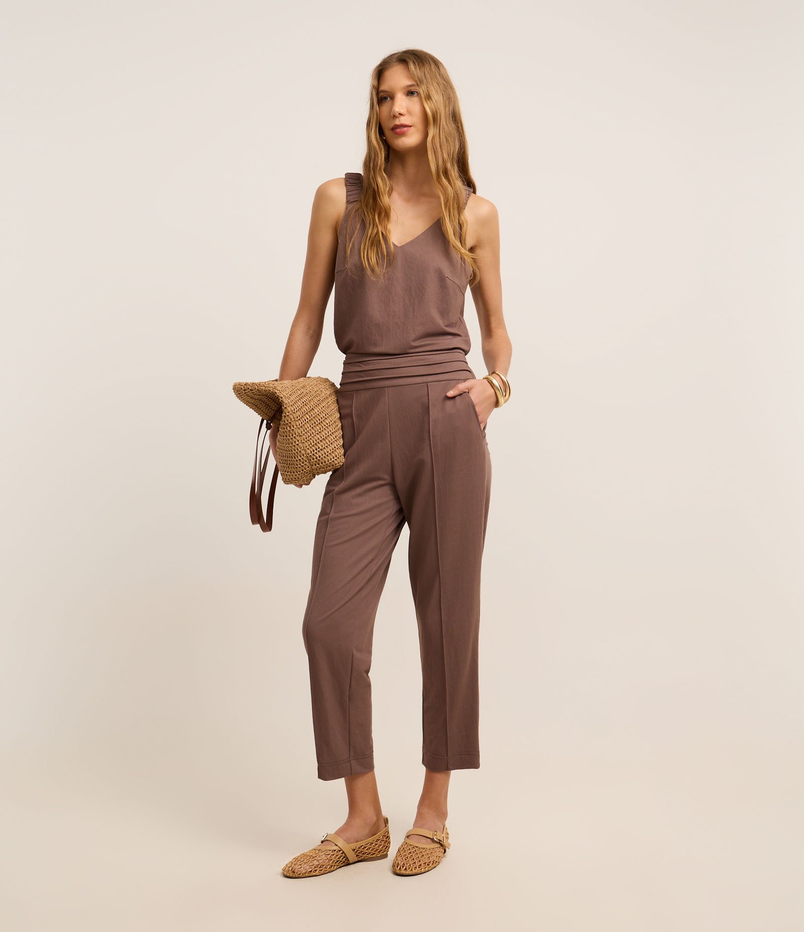 Calça Reta em Piquet com Cós Pespontado e Frisos Marrom 1