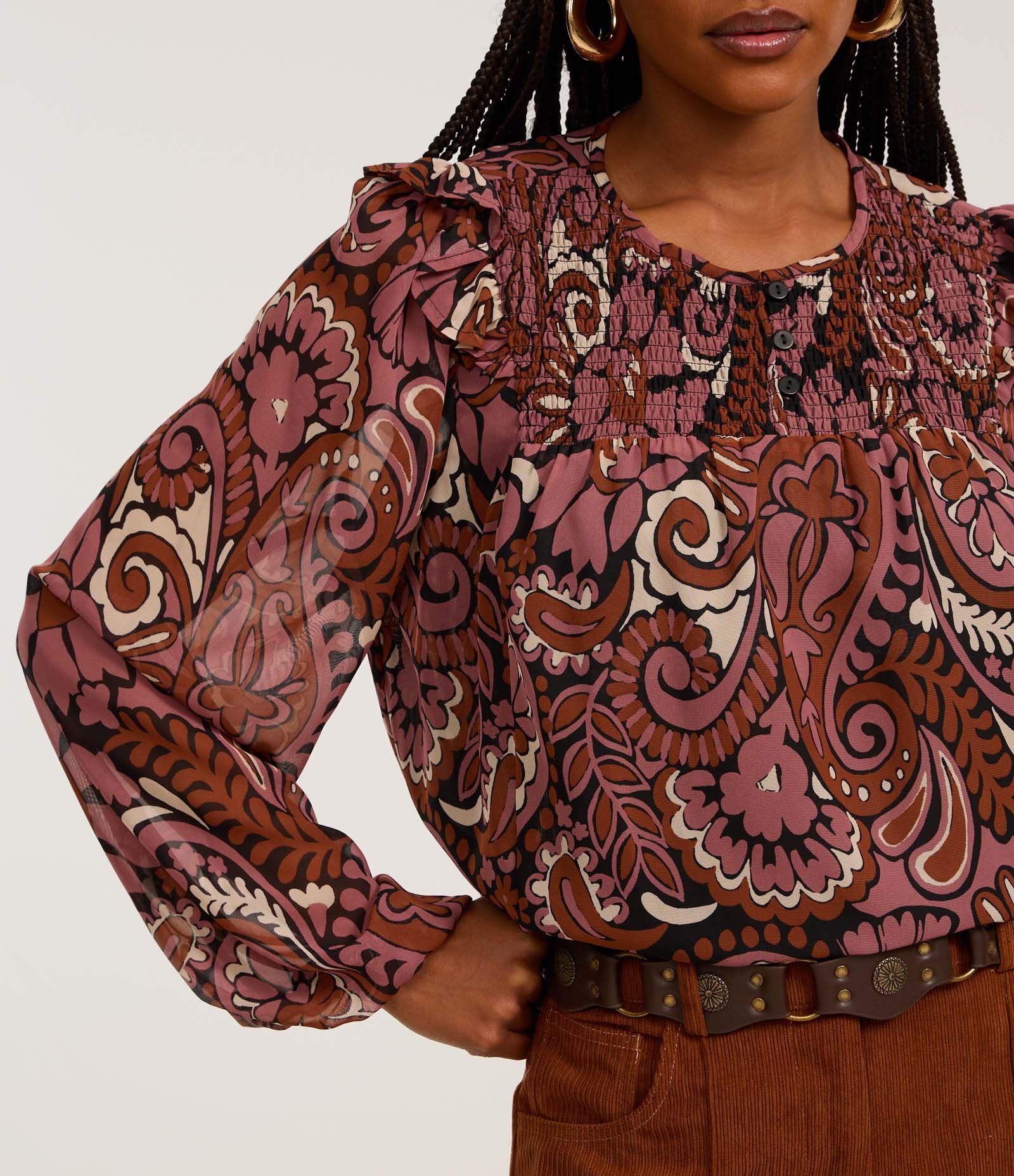 Blusa Bata em Curta em Chiffon com Pala em Lastex e Estampa Paisley Marrom 3