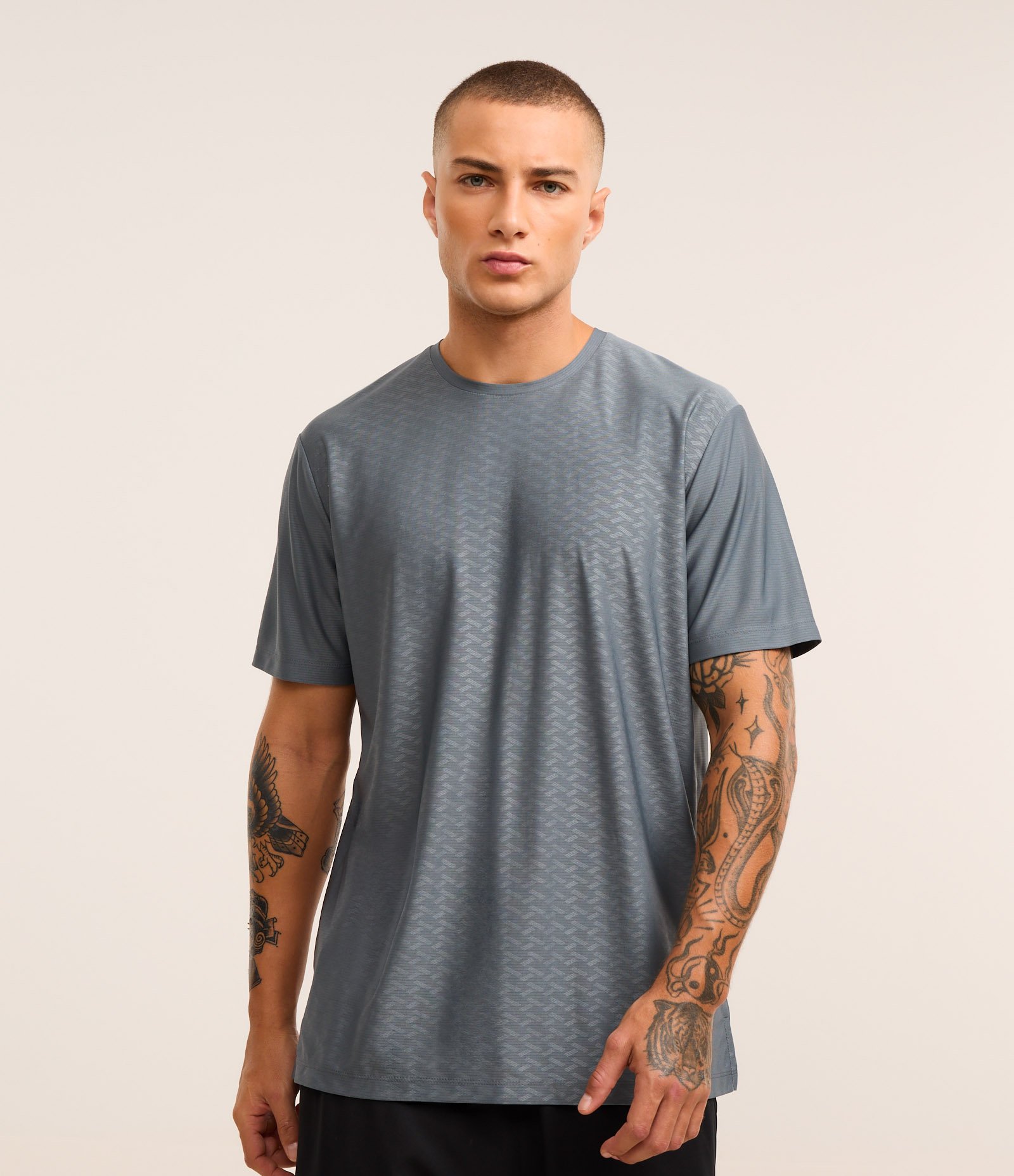 Camiseta Esportiva Tecnologia Dry com Estampa Heat Print Geométrica Cinza Azulado 1