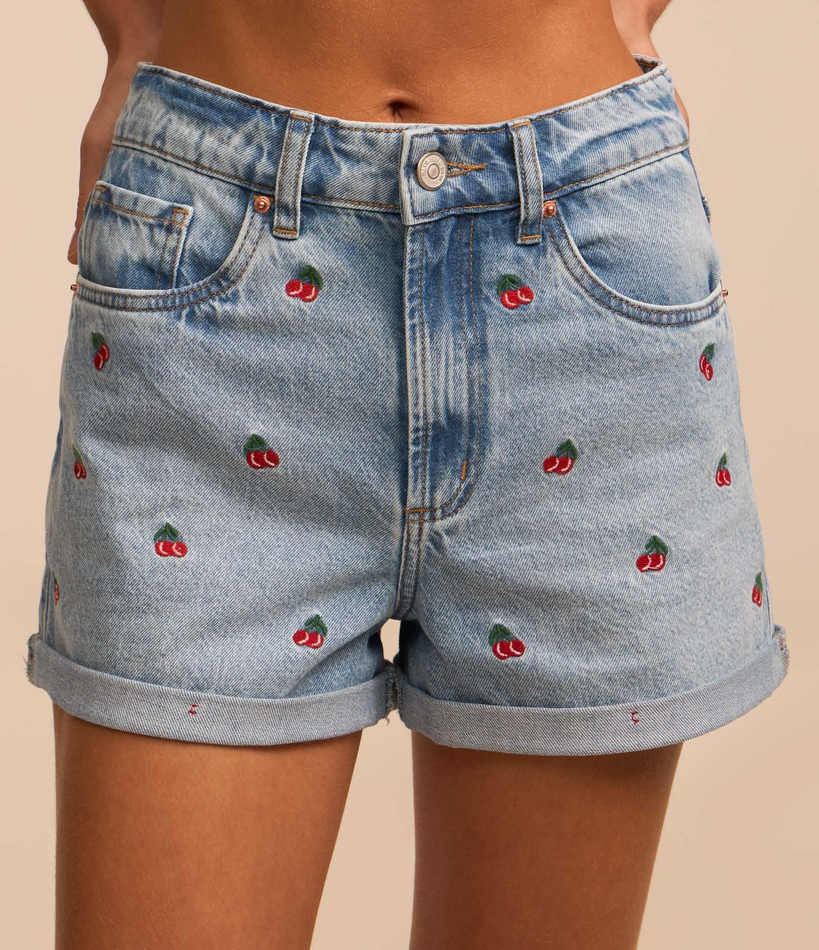 Short Jeans com Bordado de Cerejinhas Azul 3