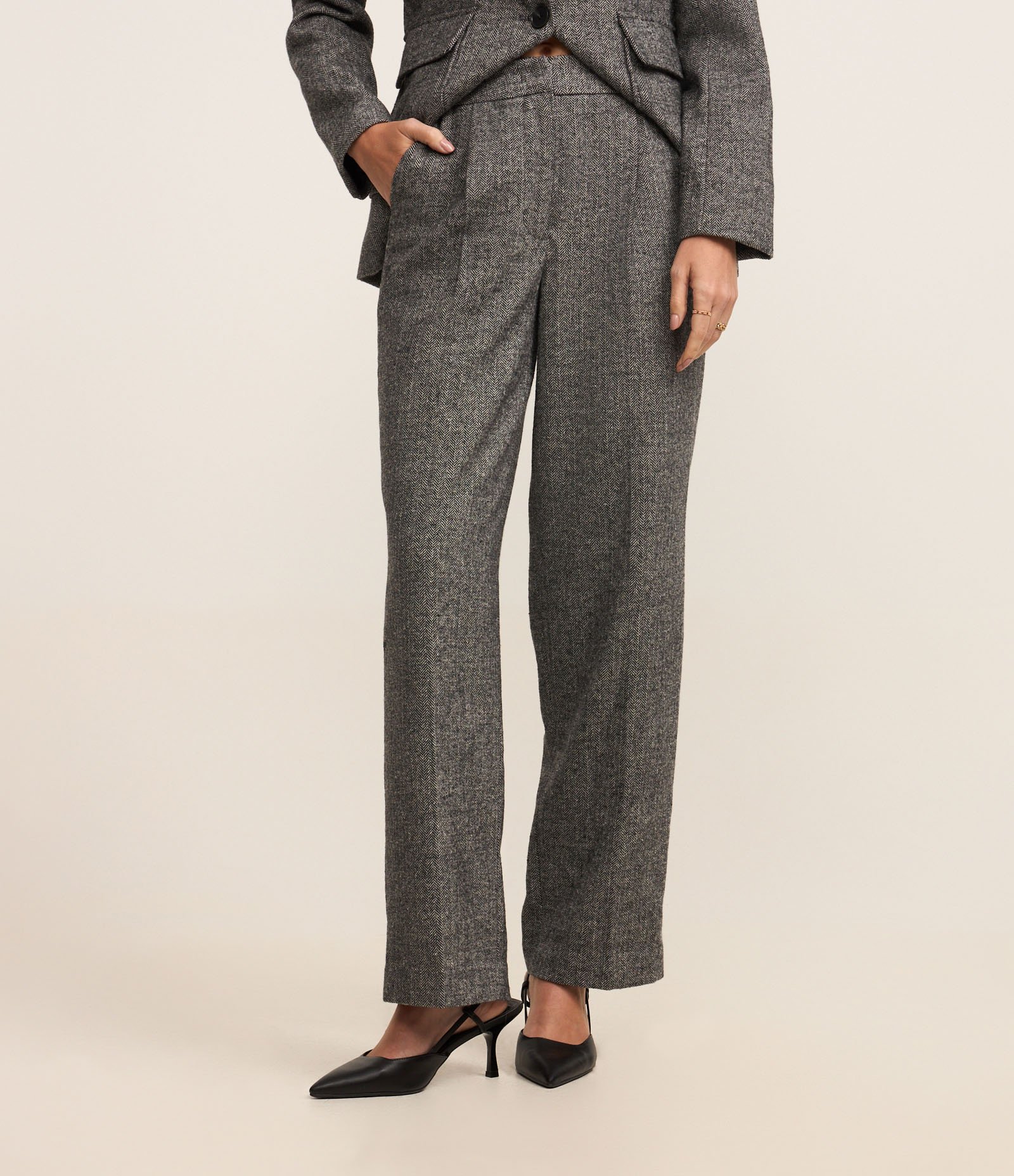 Calça Reta em Polivelour Quentinho com Cós Alfaiatado Cinza 3